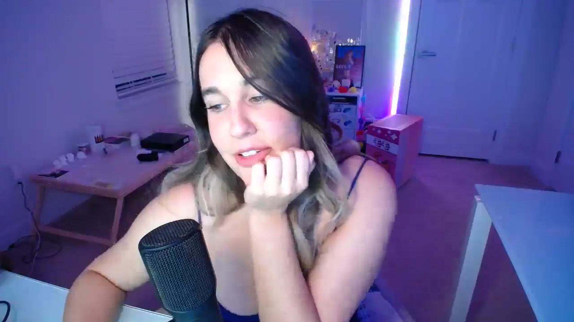 Gallery image thumbnail from Scout's myfreecams stream on, 11/03/2025, 03:44 image 18 of 20