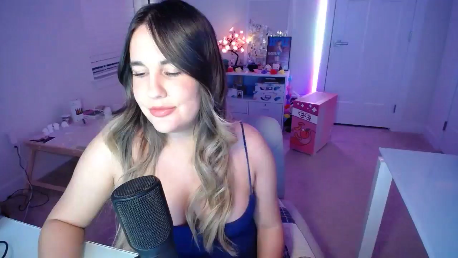 Gallery image thumbnail from Scout's myfreecams stream on, 11/03/2025, 03:44 image 6 of 20