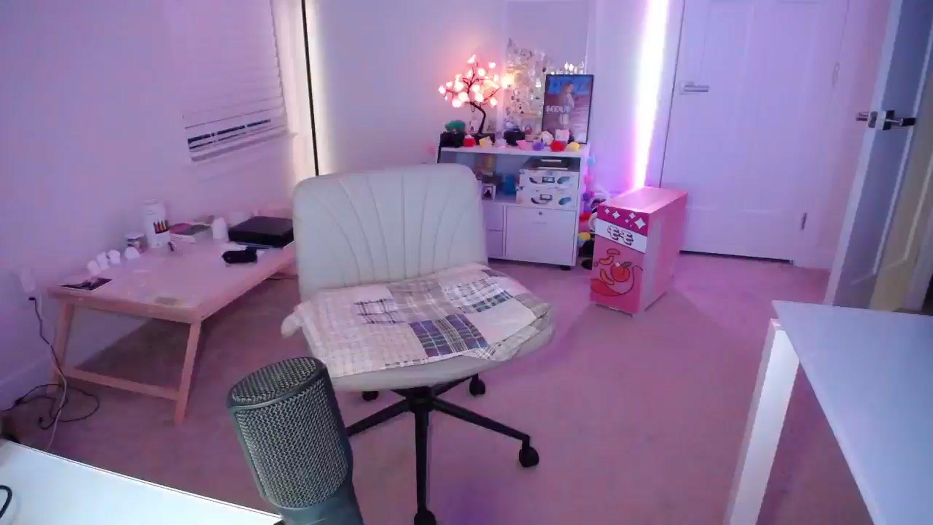 Gallery image thumbnail from Scout's myfreecams stream on, 11/03/2025, 03:44 image 3 of 20