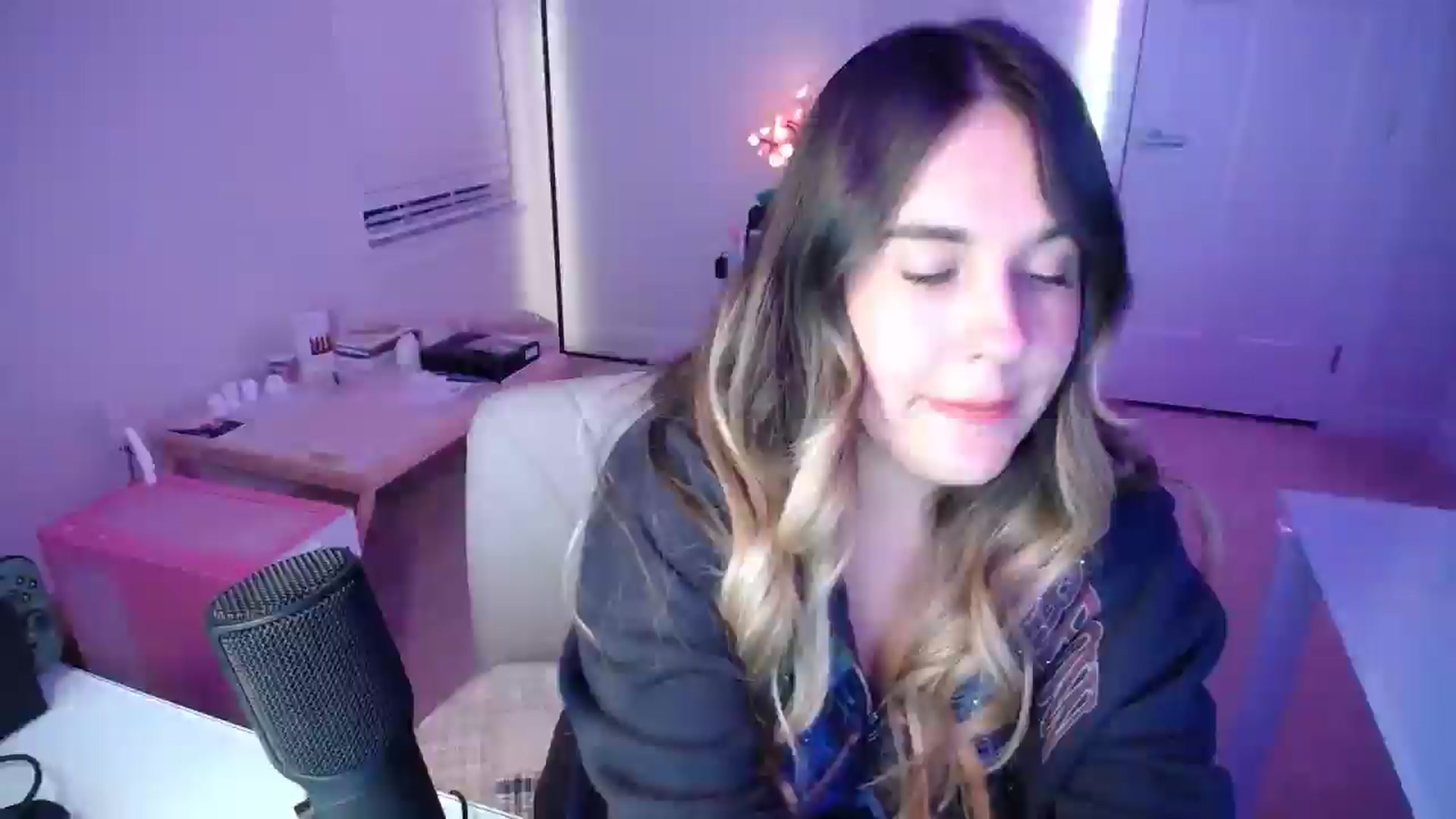 Gallery image thumbnail from Scout's myfreecams stream on, 11/06/2025, 03:21 image 9 of 20