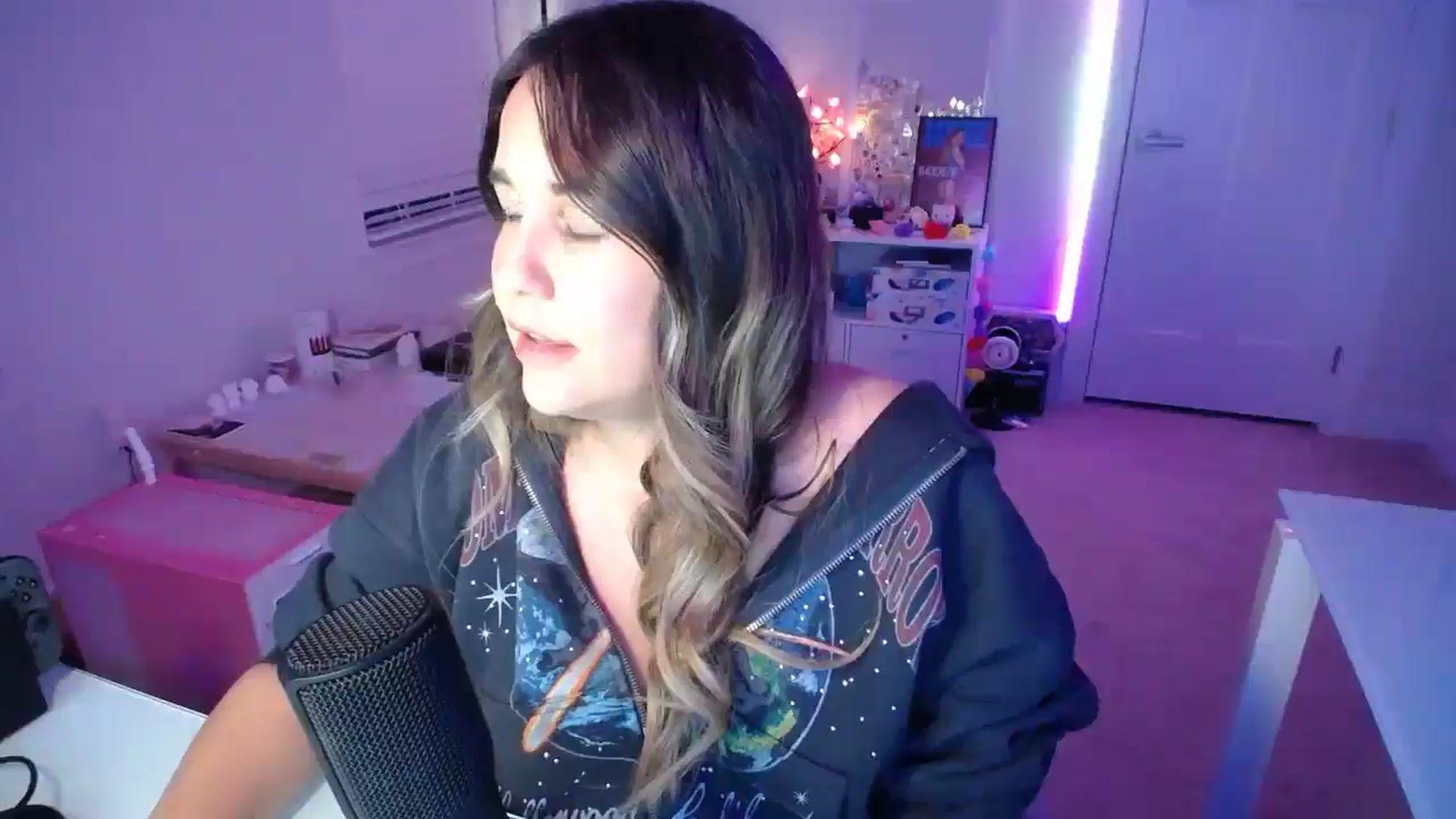 Gallery image thumbnail from Scout's myfreecams stream on, 11/06/2025, 03:21 image 17 of 20