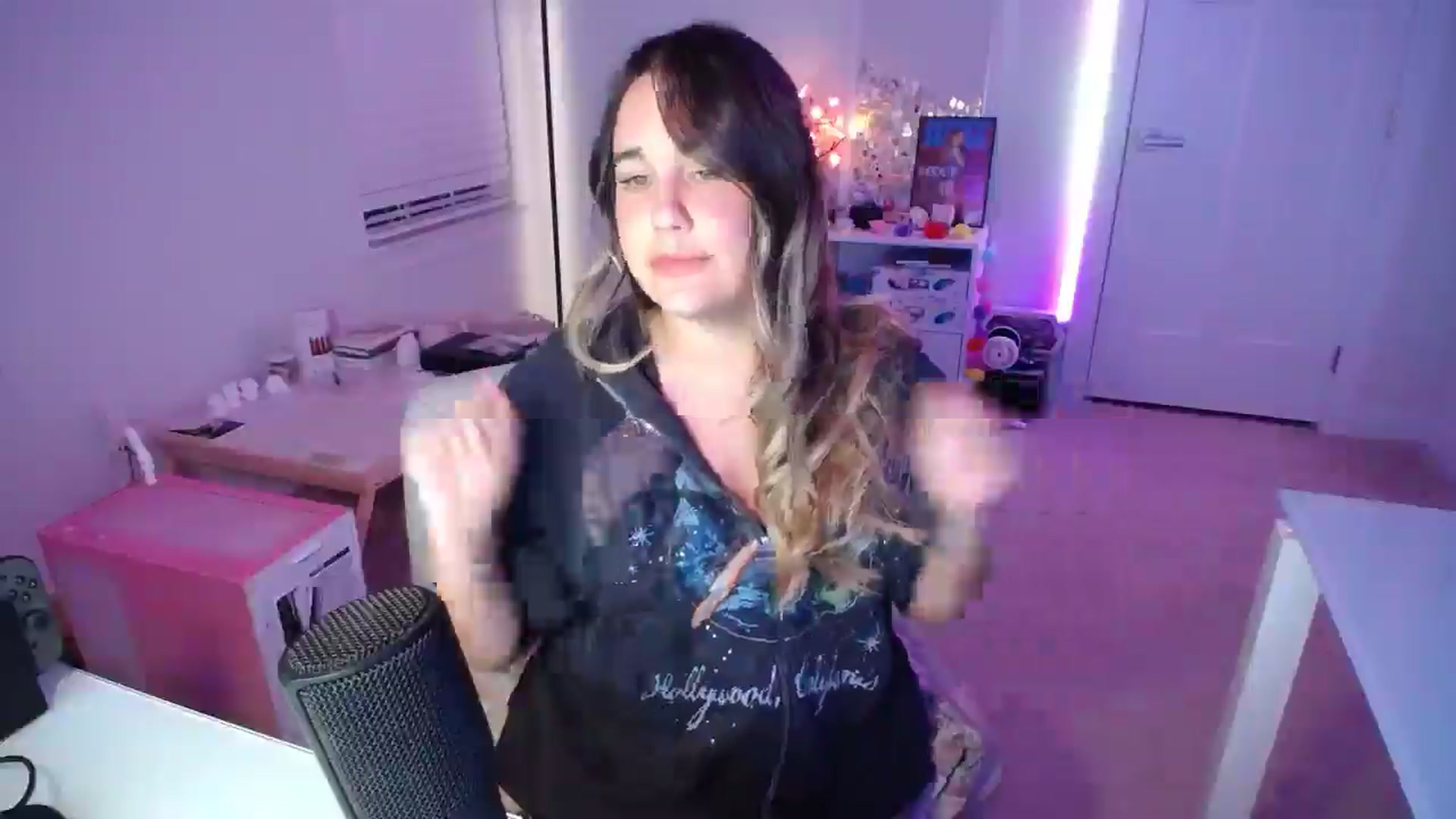 Gallery image thumbnail from Scout's myfreecams stream on, 11/06/2025, 03:21 image 15 of 20