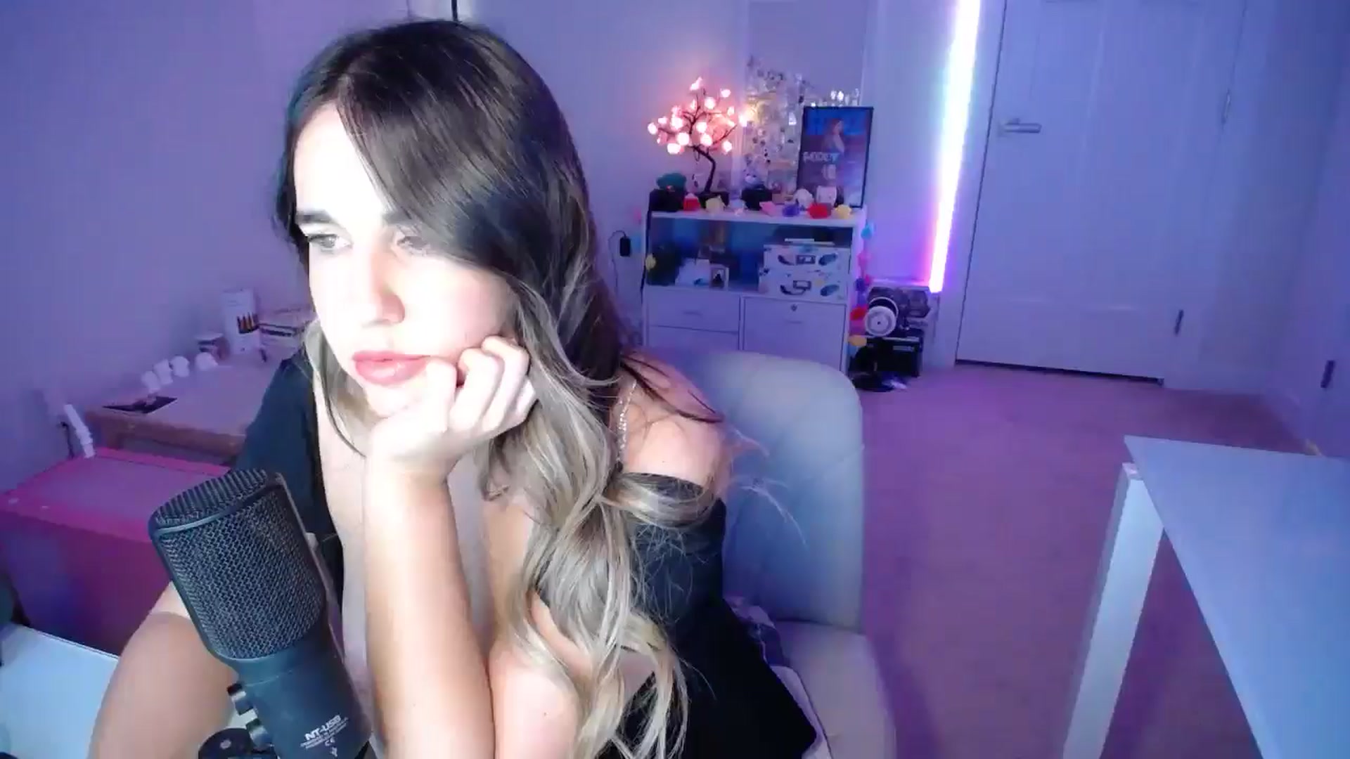 Gallery image thumbnail from Scout's myfreecams stream on, 11/09/2025, 03:24 image 14 of 20