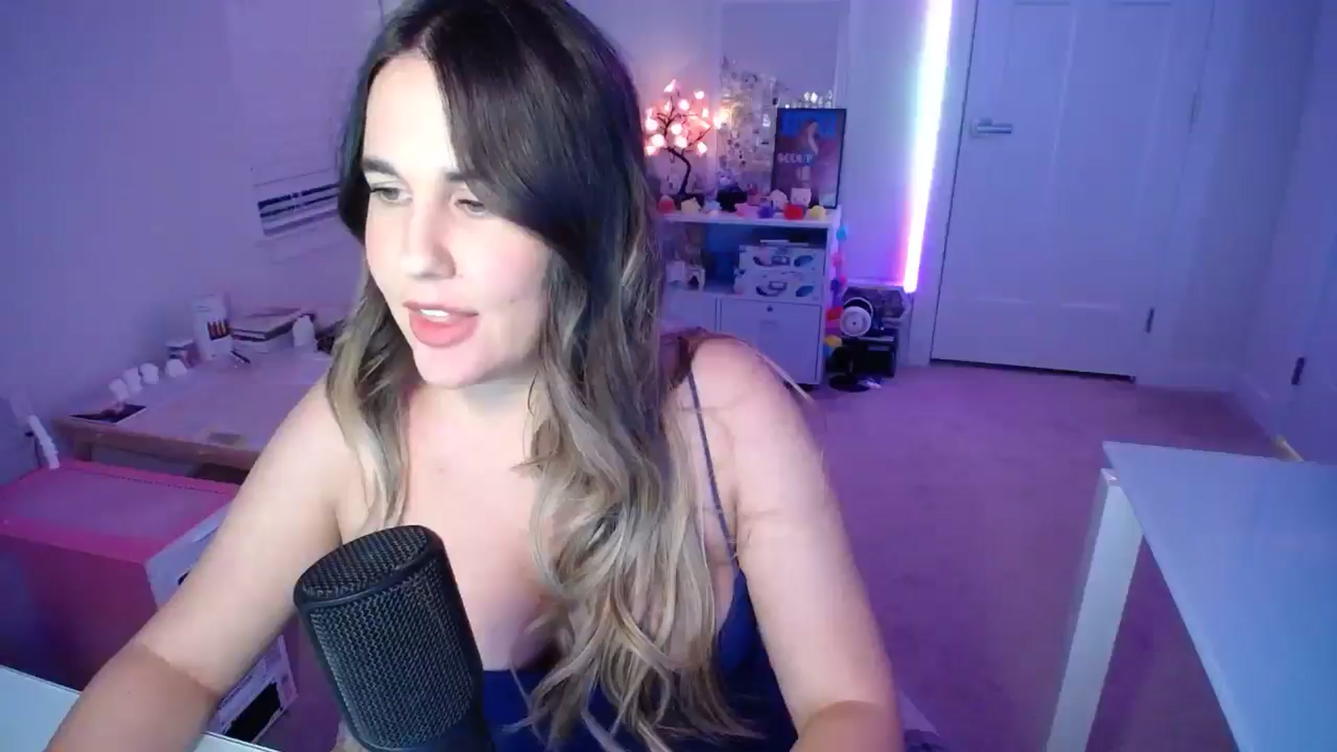 Gallery image thumbnail from Scout's myfreecams stream on, 11/13/2025, 04:10 image 16 of 20