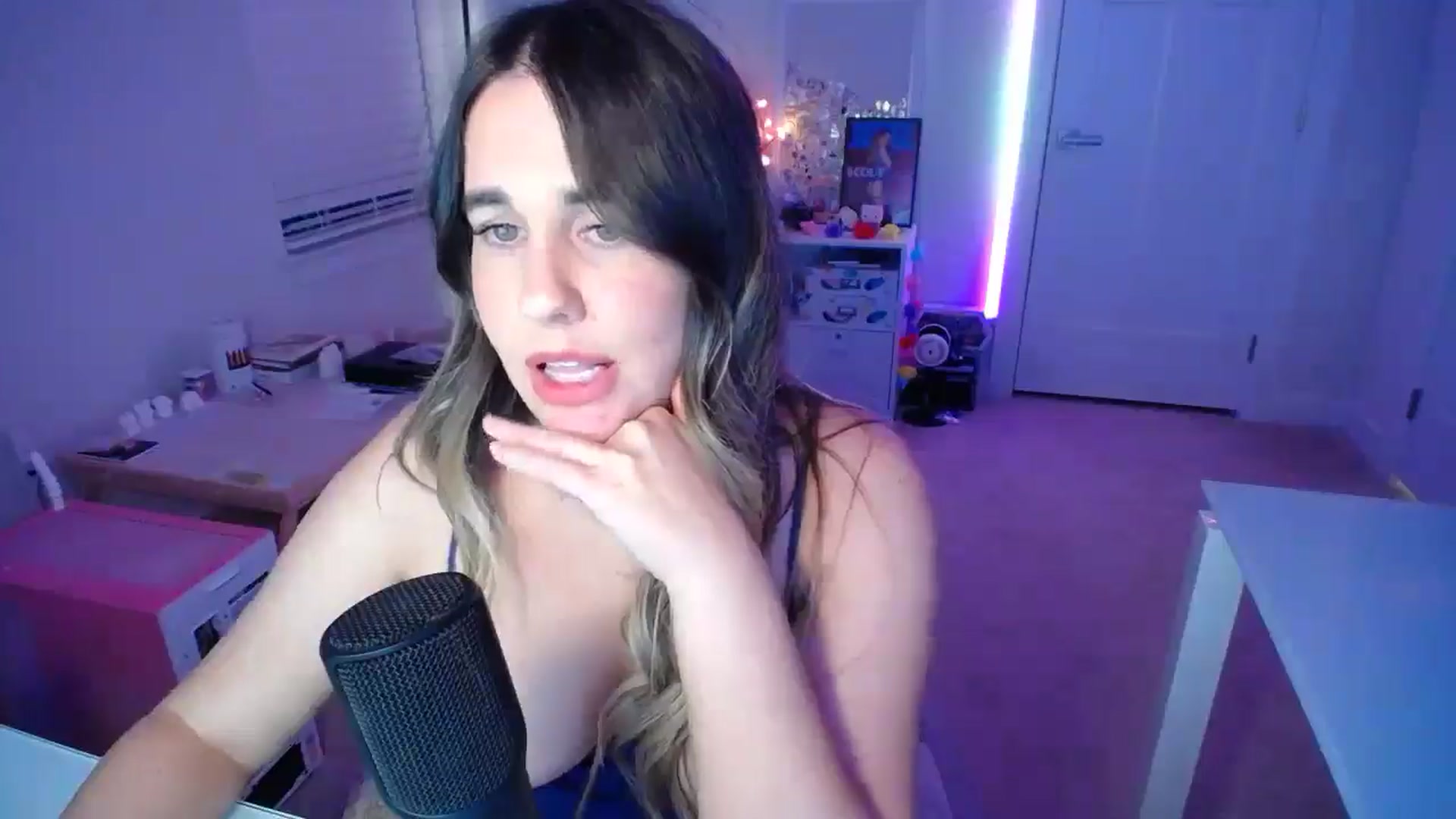 Gallery image thumbnail from Scout's myfreecams stream on, 11/13/2025, 04:10 image 18 of 20