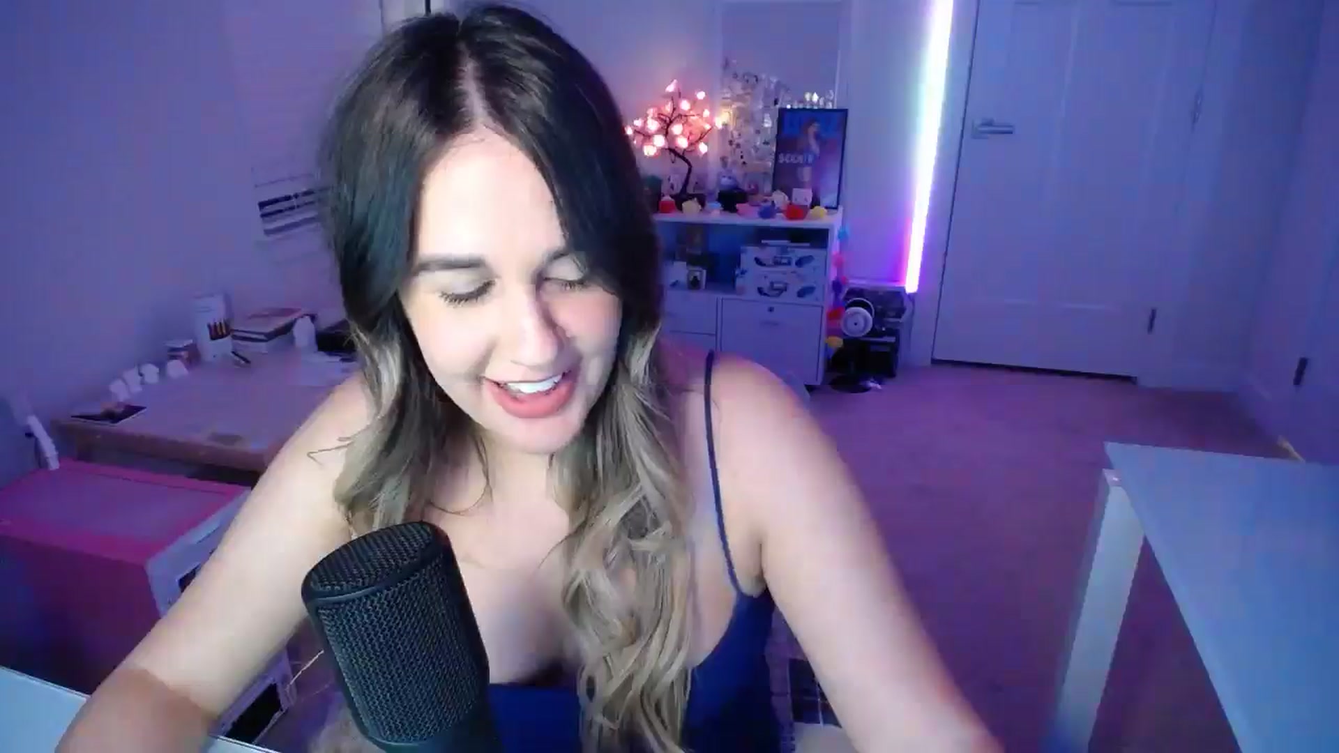 Gallery image thumbnail from Scout's myfreecams stream on, 11/13/2025, 04:10 image 8 of 20
