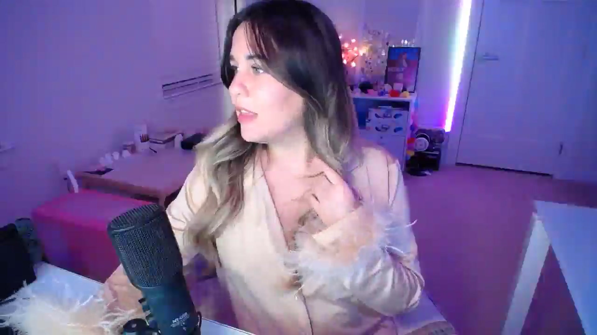 Gallery image thumbnail from Scout's myfreecams stream on, 11/22/2025, 02:56 image 16 of 20