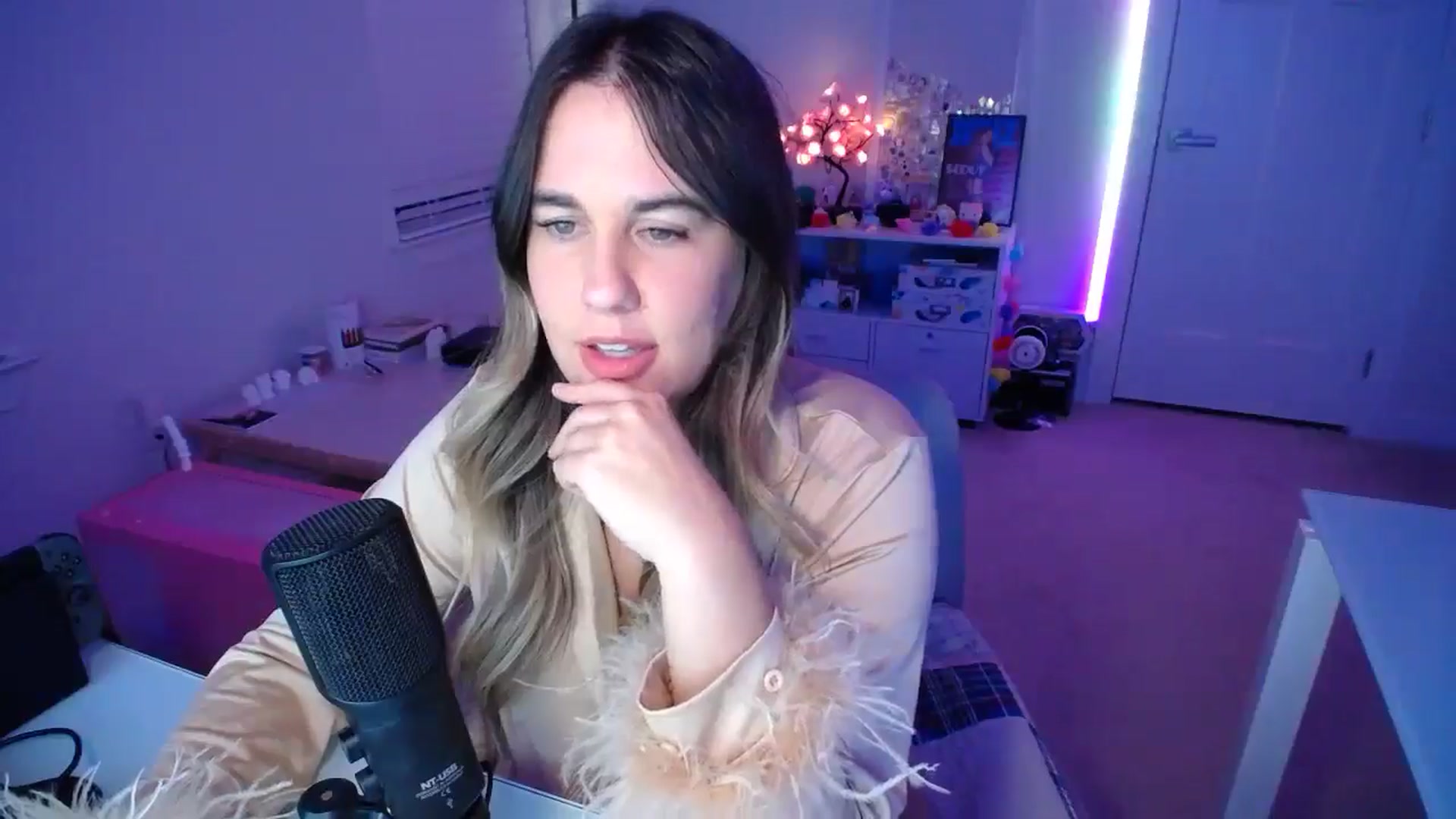 Gallery image thumbnail from Scout's myfreecams stream on, 11/22/2025, 02:56 image 17 of 20