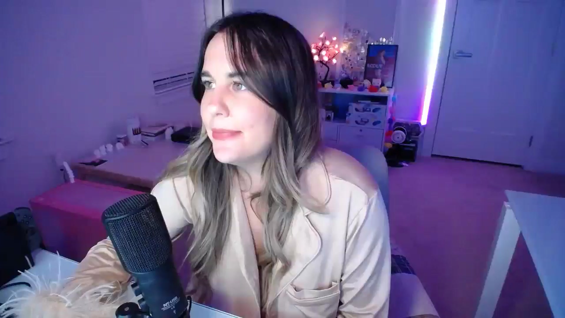 Gallery image thumbnail from Scout's myfreecams stream on, 11/22/2025, 02:56 image 4 of 20