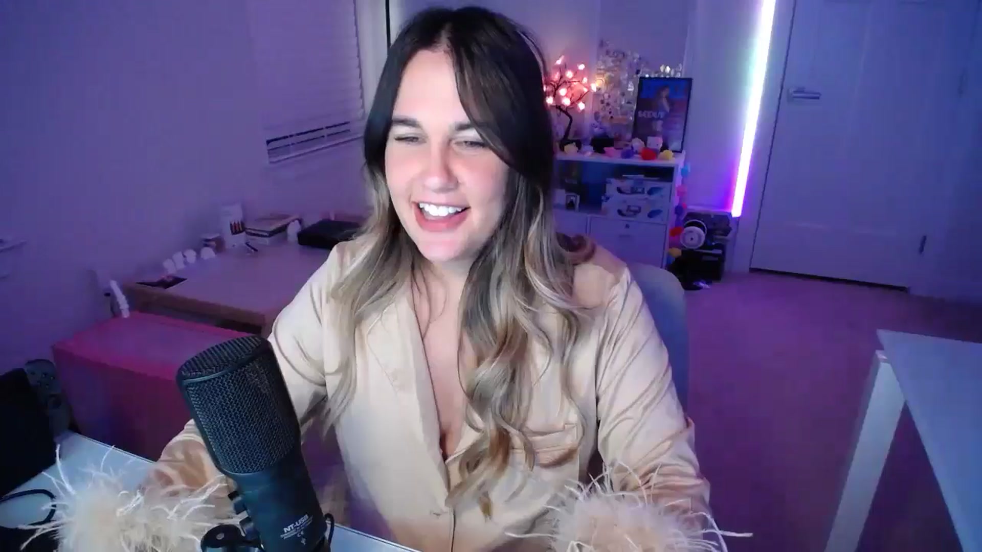 Gallery image thumbnail from Scout's myfreecams stream on, 11/22/2025, 02:56 image 10 of 20