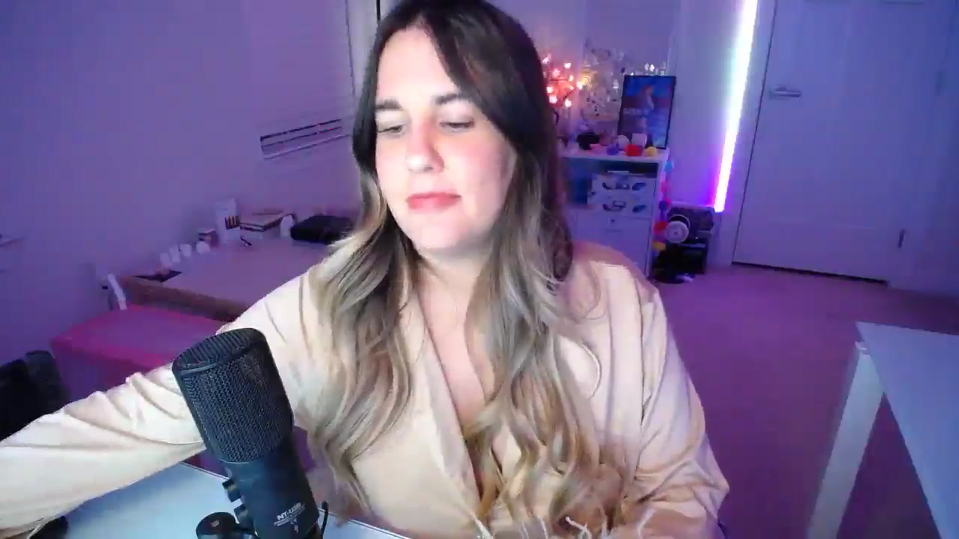 Gallery image thumbnail from Scout's myfreecams stream on, 11/22/2025, 02:56 image 19 of 20