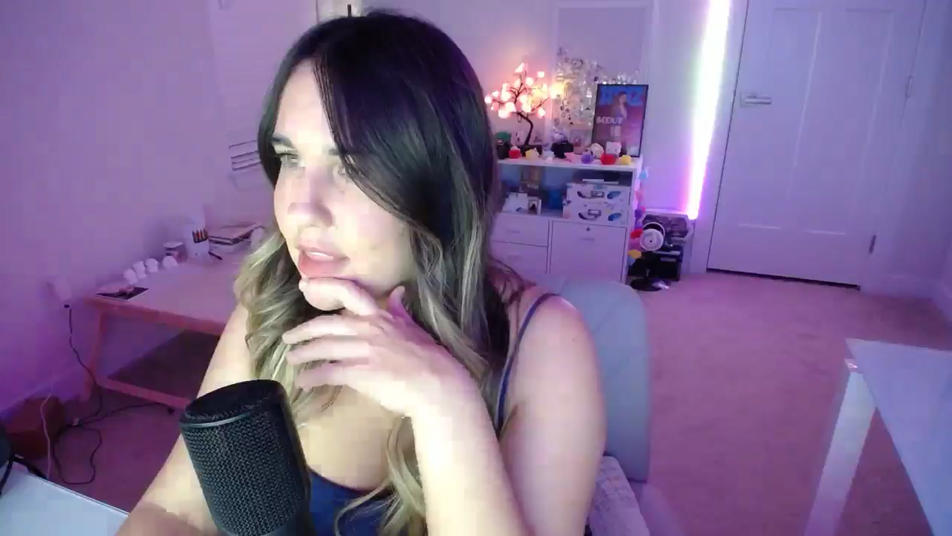 Gallery image thumbnail from Scout's myfreecams stream on, 11/29/2025, 03:15 image 19 of 20
