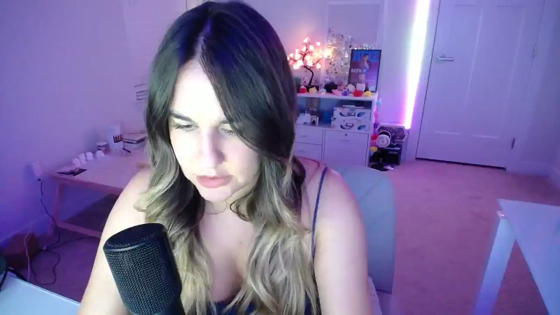Gallery image thumbnail from Scout's myfreecams stream on, 11/29/2025, 03:15 image 14 of 20