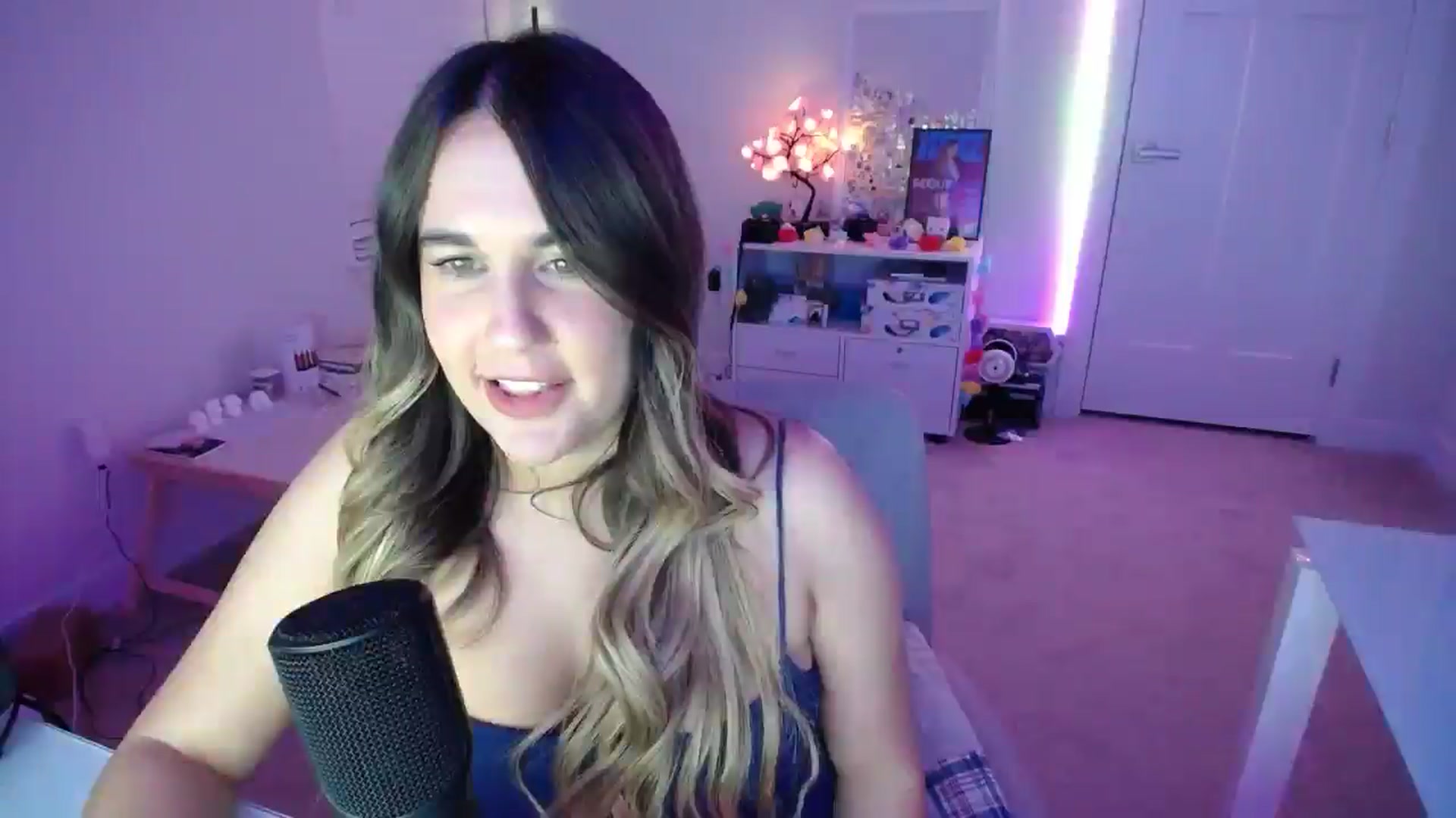Gallery image thumbnail from Scout's myfreecams stream on, 11/29/2025, 03:15 image 12 of 20