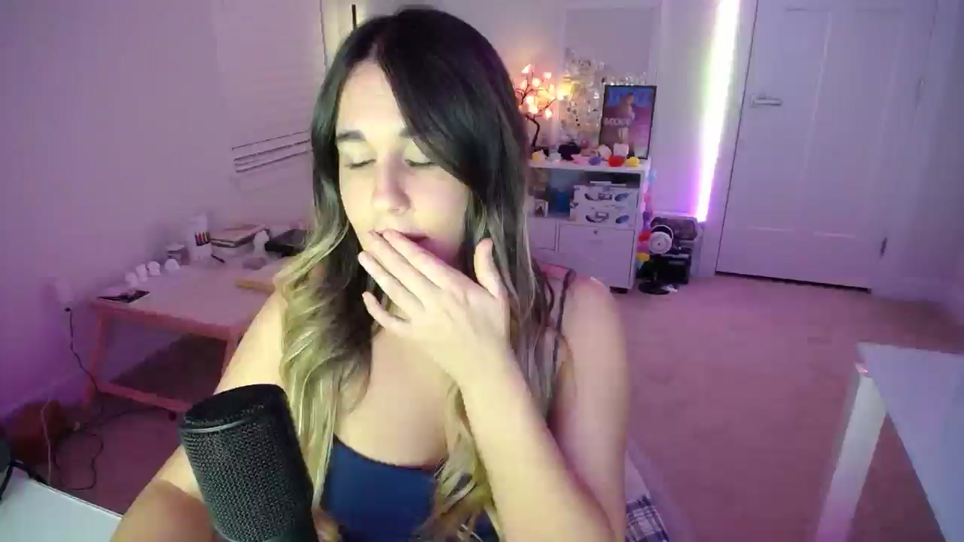 Gallery image thumbnail from Scout's myfreecams stream on, 11/29/2025, 03:15 image 5 of 20