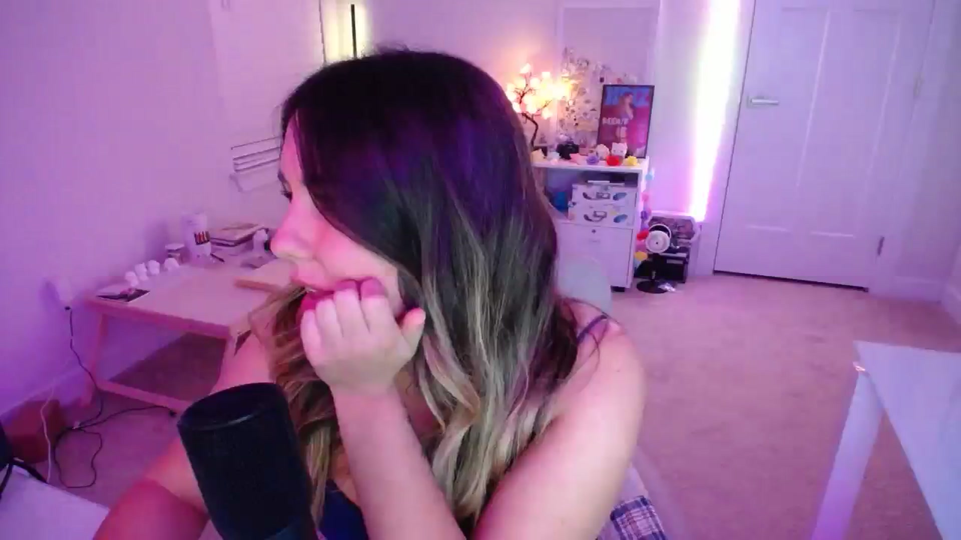 Gallery image thumbnail from Scout's myfreecams stream on, 11/29/2025, 03:15 image 6 of 20