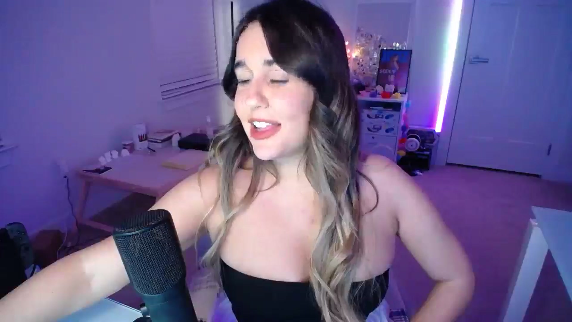 Gallery image thumbnail from Scout's myfreecams stream on, 12/02/2025, 03:16 image 4 of 20