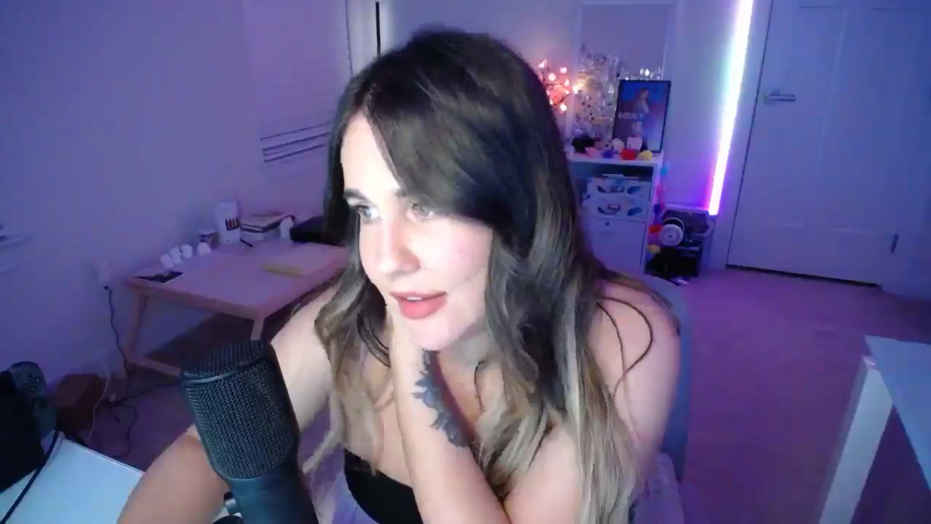 Gallery image thumbnail from Scout's myfreecams stream on, 12/02/2025, 03:16 image 14 of 20