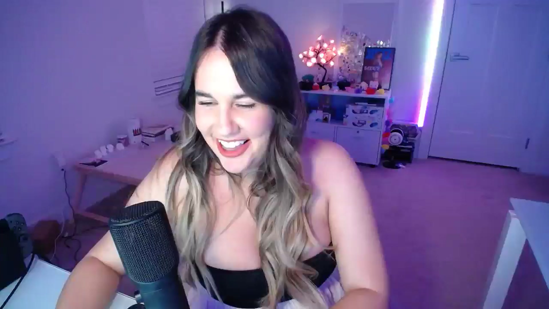 Gallery image thumbnail from Scout's myfreecams stream on, 12/02/2025, 03:16 image 1 of 20