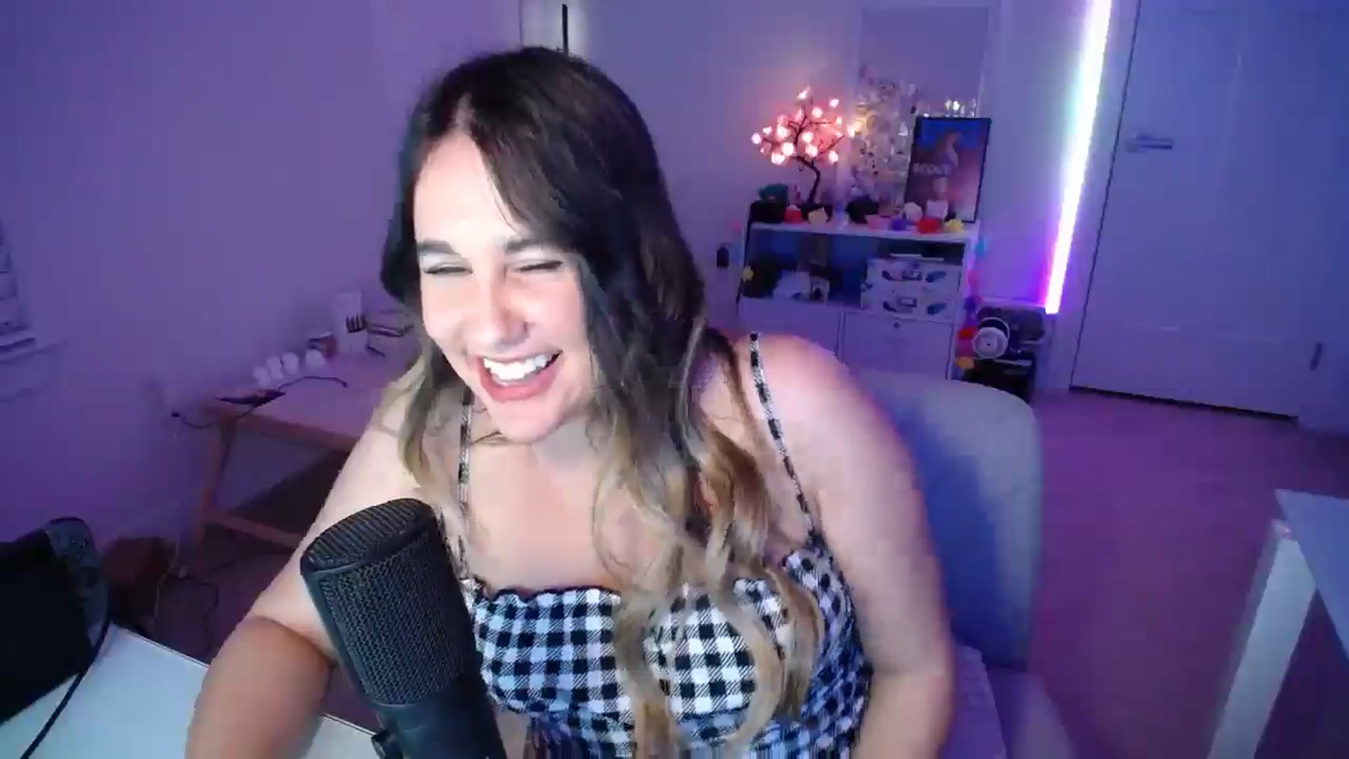 Gallery image thumbnail from Scout's myfreecams stream on, 12/03/2025, 02:56 image 5 of 20