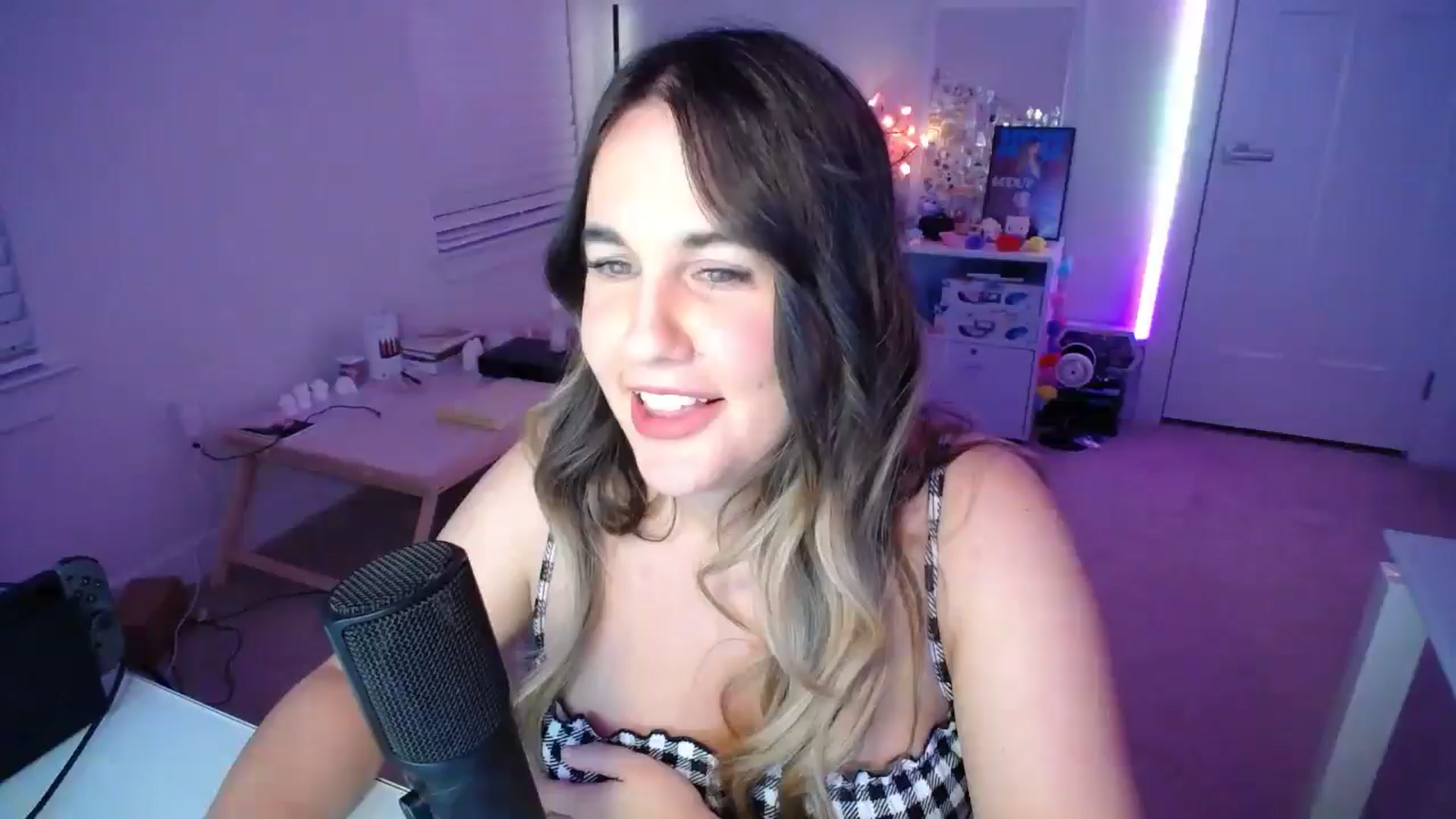Gallery image thumbnail from Scout's myfreecams stream on, 12/03/2025, 02:56 image 14 of 20
