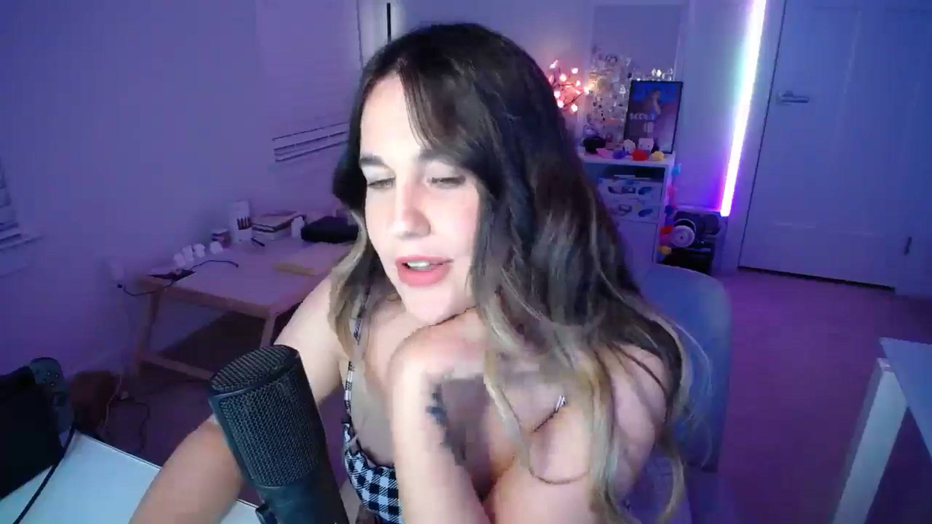 Gallery image thumbnail from Scout's myfreecams stream on, 12/03/2025, 02:56 image 4 of 20