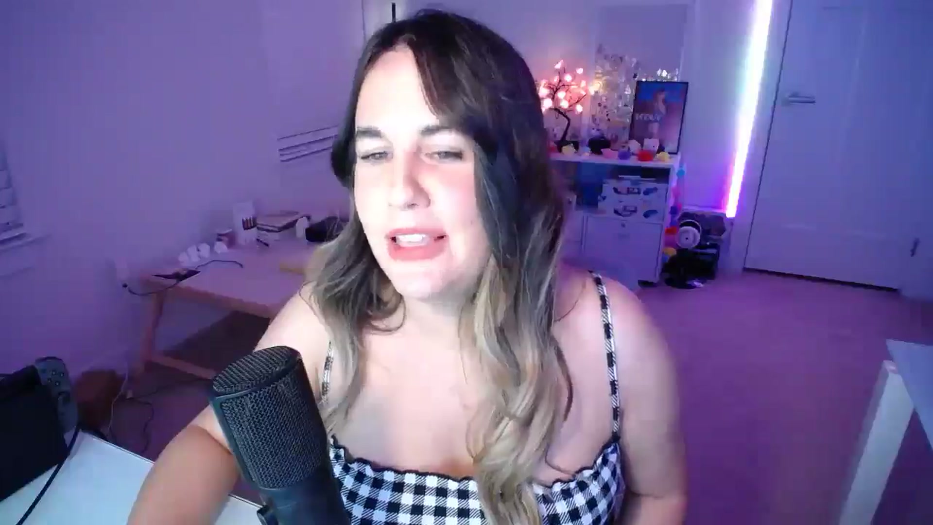 Gallery image thumbnail from Scout's myfreecams stream on, 12/03/2025, 02:56 image 12 of 20