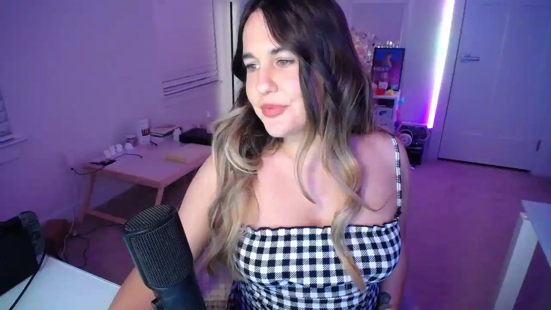 Gallery image thumbnail from Scout's myfreecams stream on, 12/03/2025, 02:56 image 8 of 20