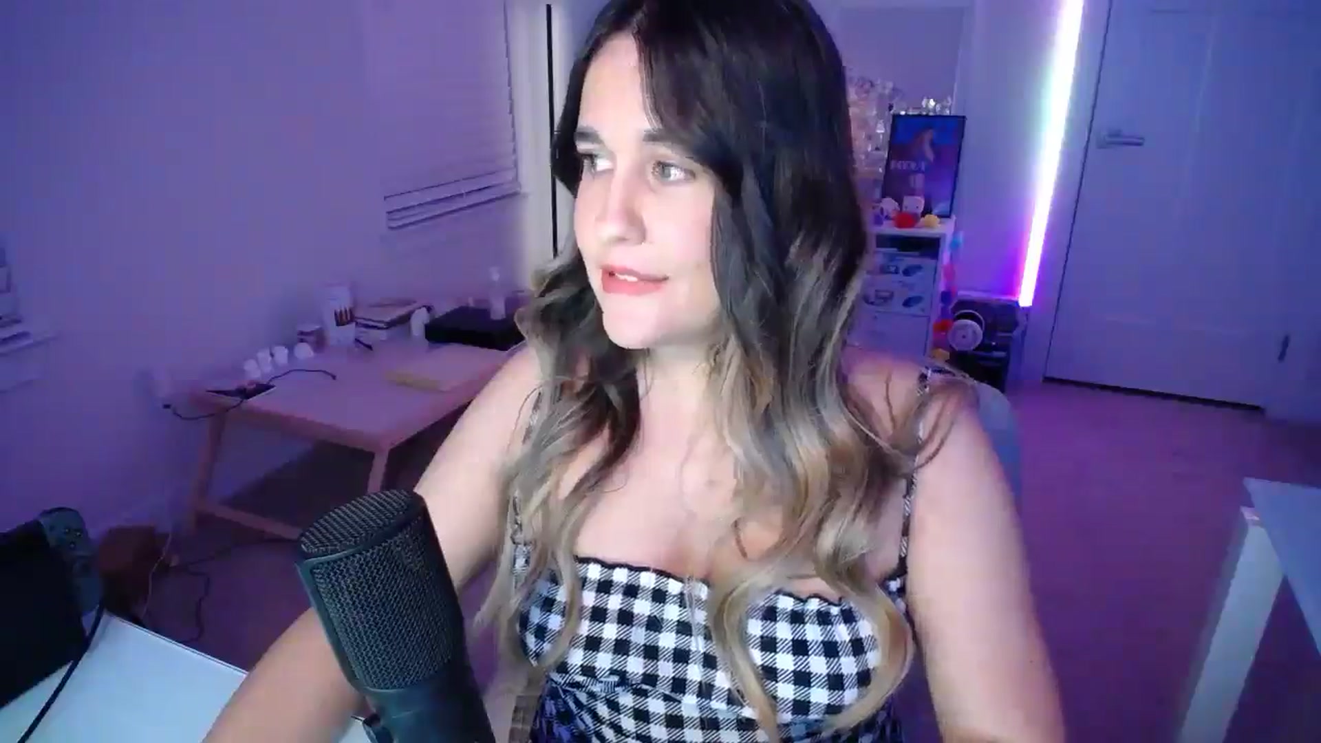 Gallery image thumbnail from Scout's myfreecams stream on, 12/03/2025, 02:56 image 3 of 20