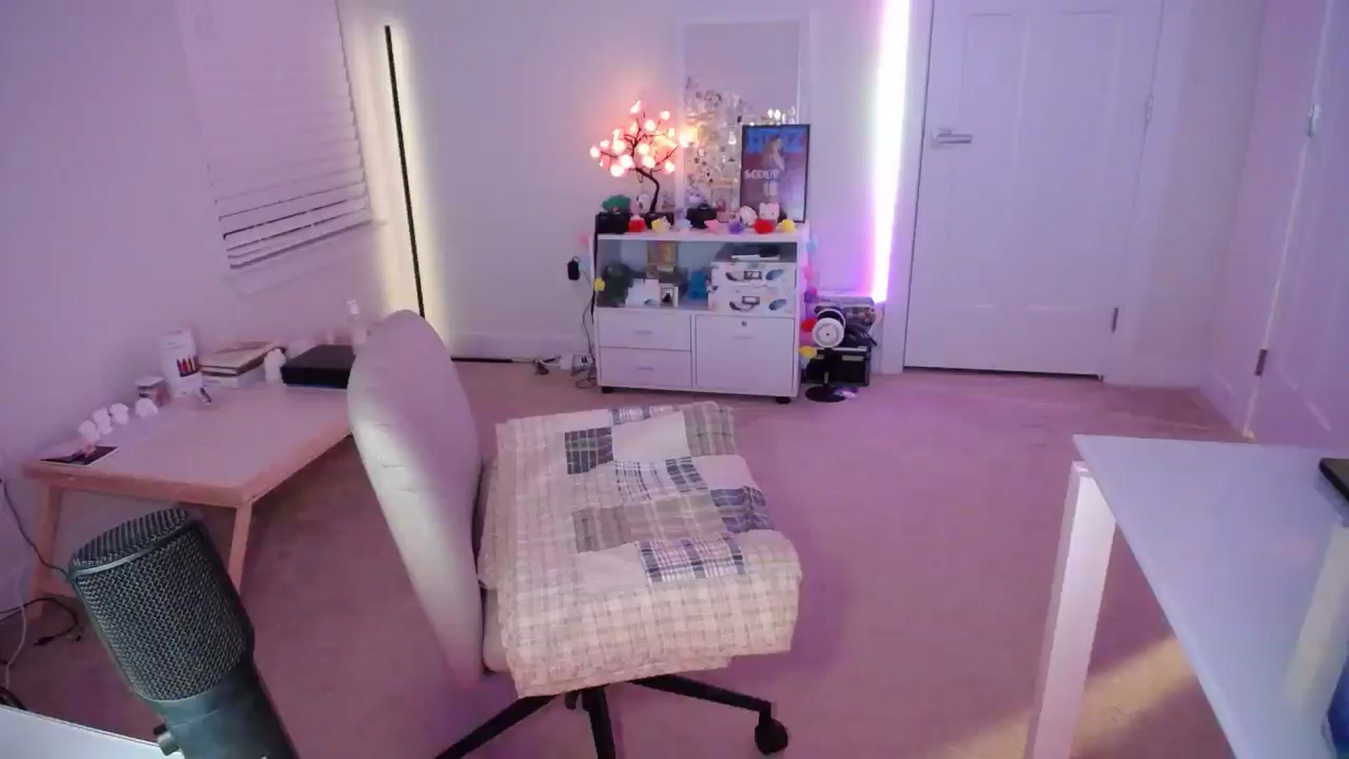 Gallery image thumbnail from Scout's myfreecams stream on, 12/11/2025, 03:15 image 12 of 20