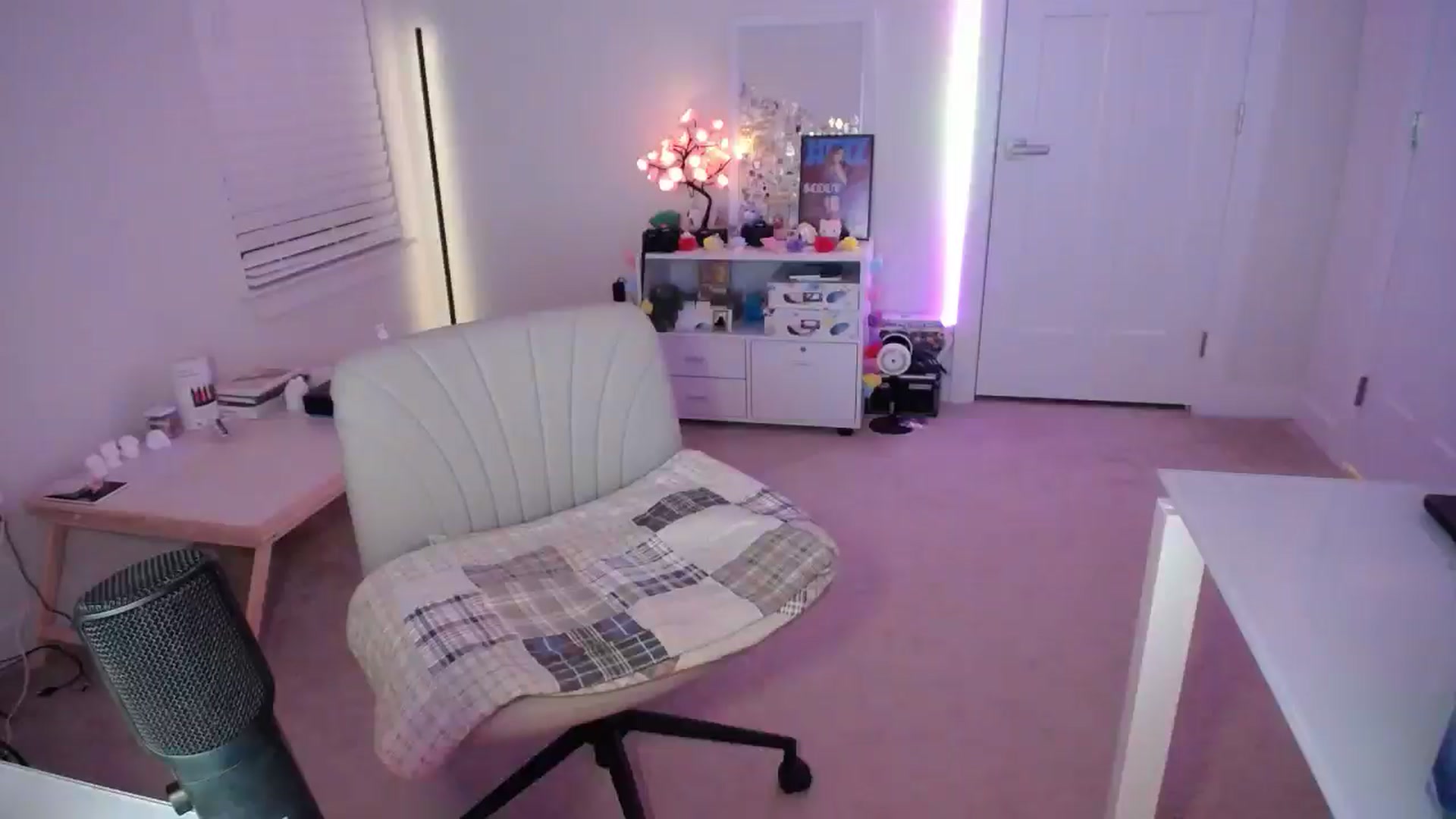 Gallery image thumbnail from Scout's myfreecams stream on, 12/11/2025, 03:15 image 18 of 20