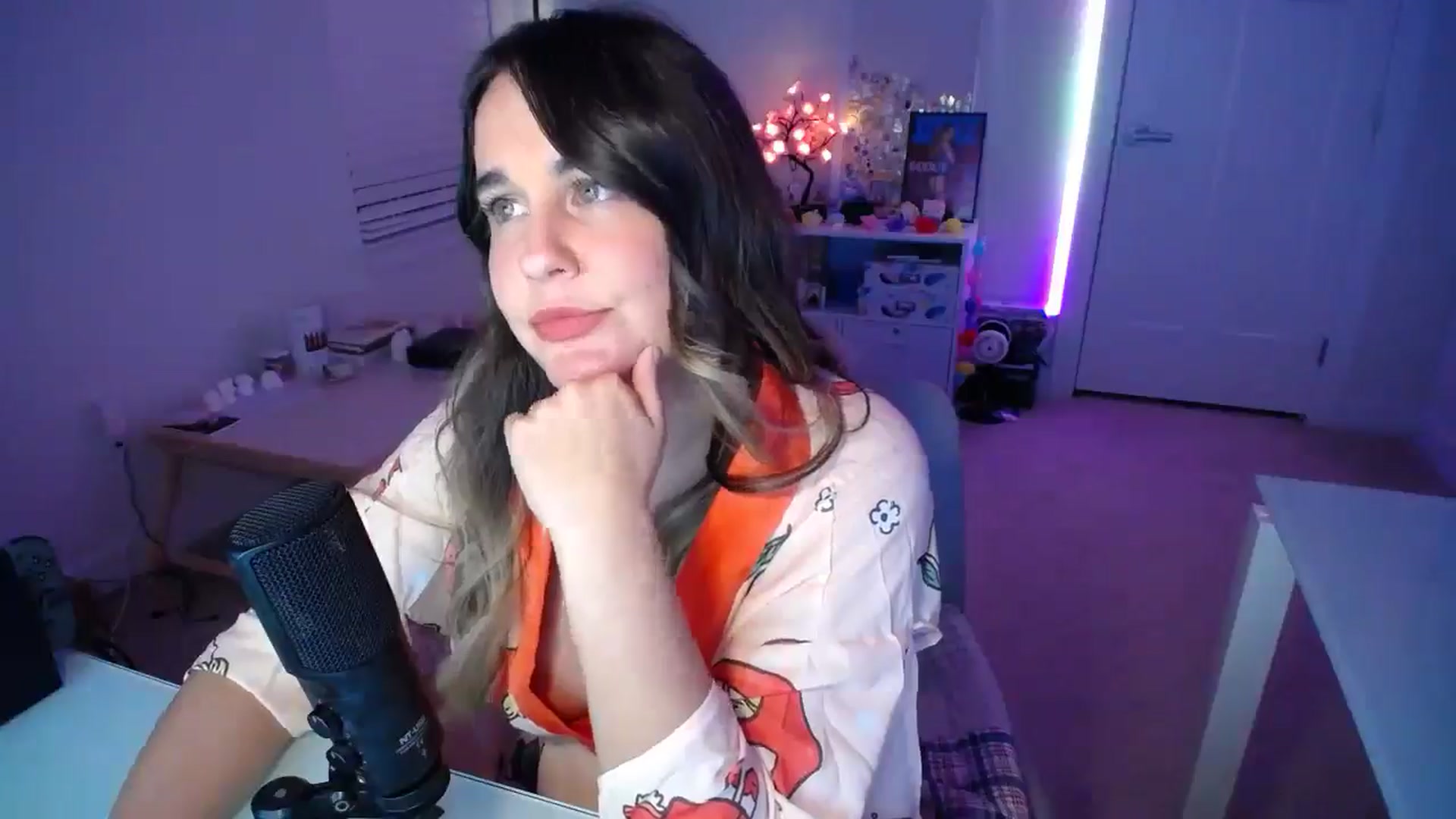 Gallery image thumbnail from Scout's myfreecams stream on, 12/13/2025, 04:04 image 16 of 20