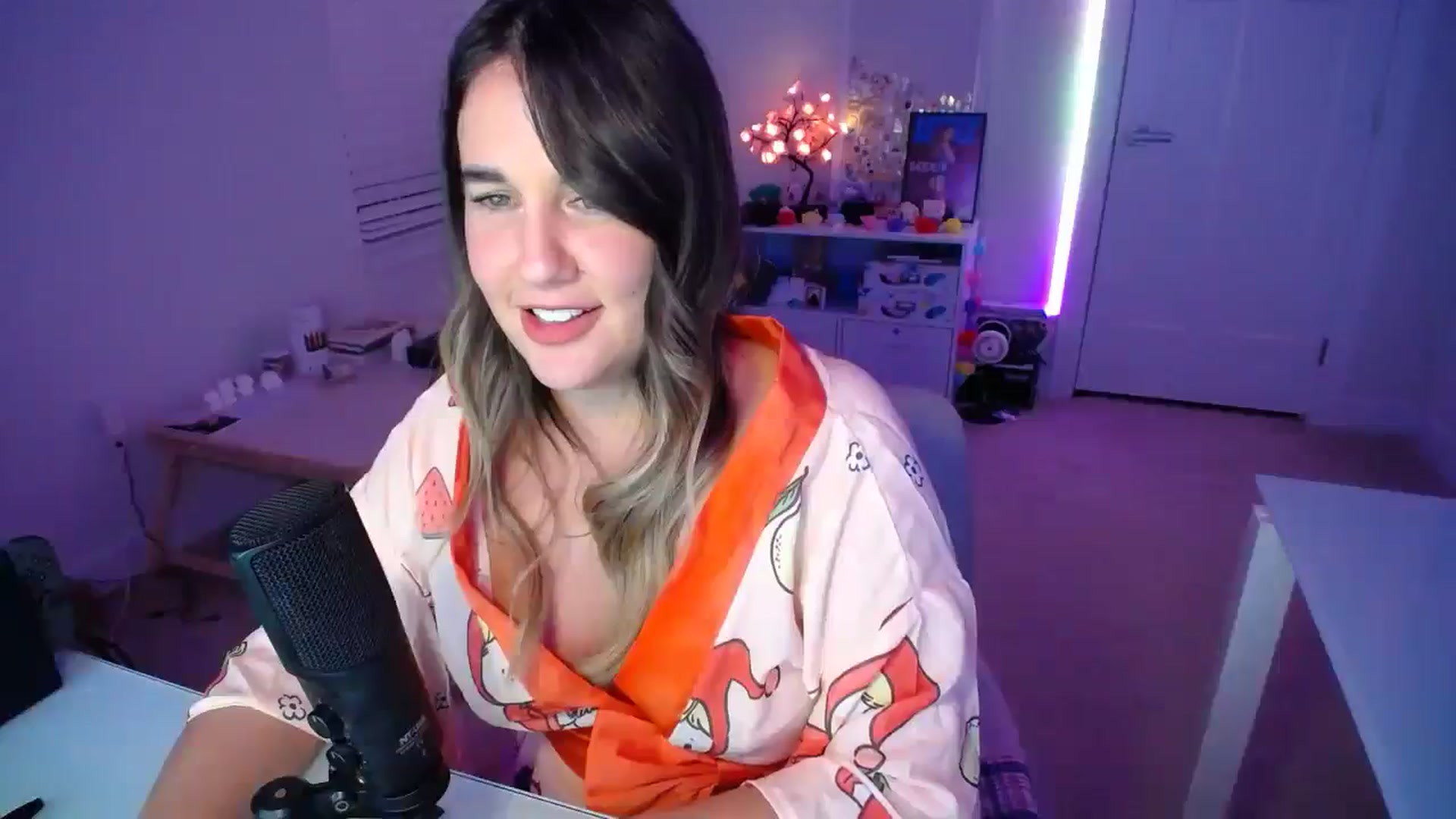 Gallery image thumbnail from Scout's myfreecams stream on, 12/13/2025, 04:04 image 13 of 20