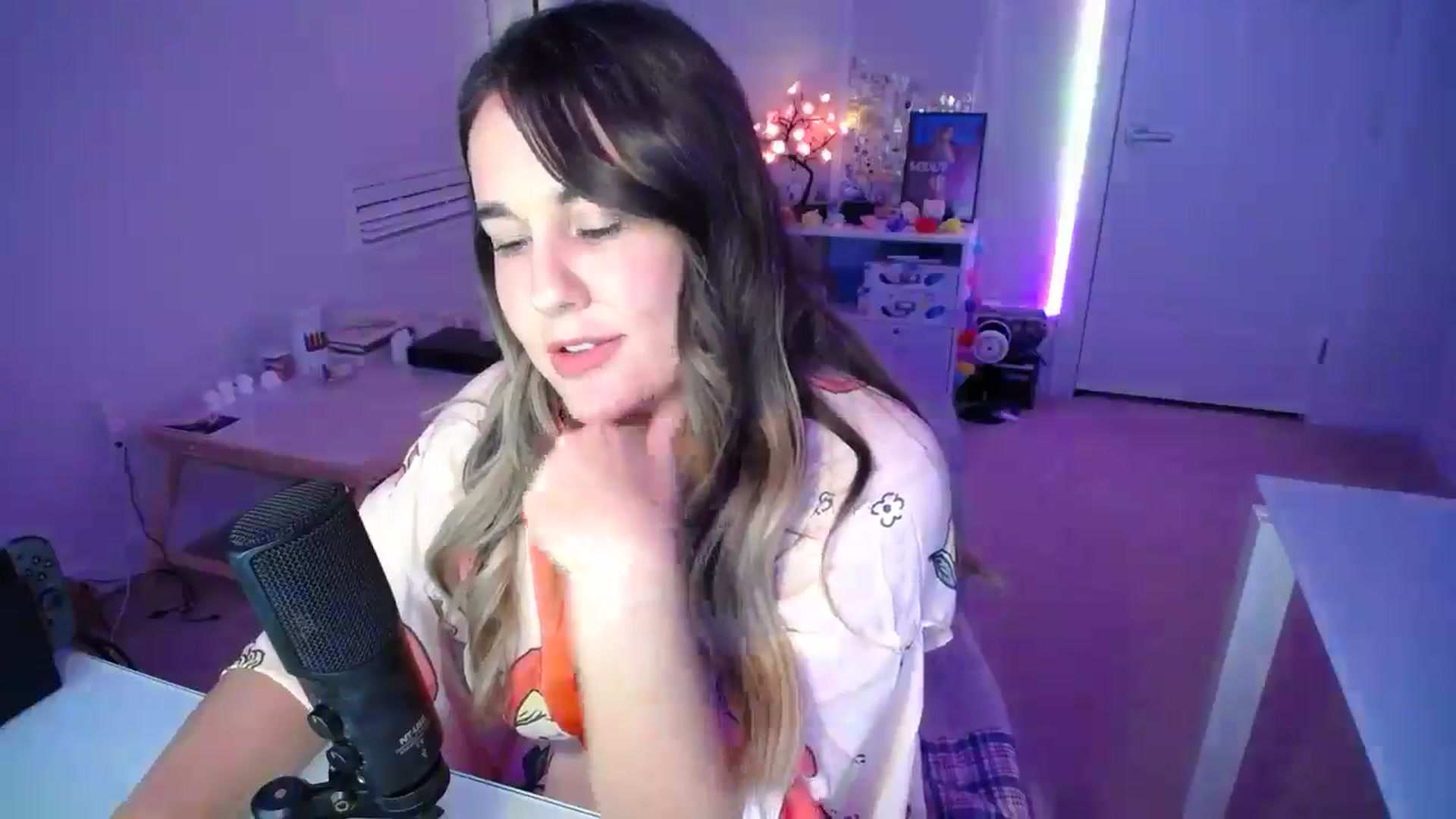 Gallery image thumbnail from Scout's myfreecams stream on, 12/13/2025, 04:04 image 17 of 20