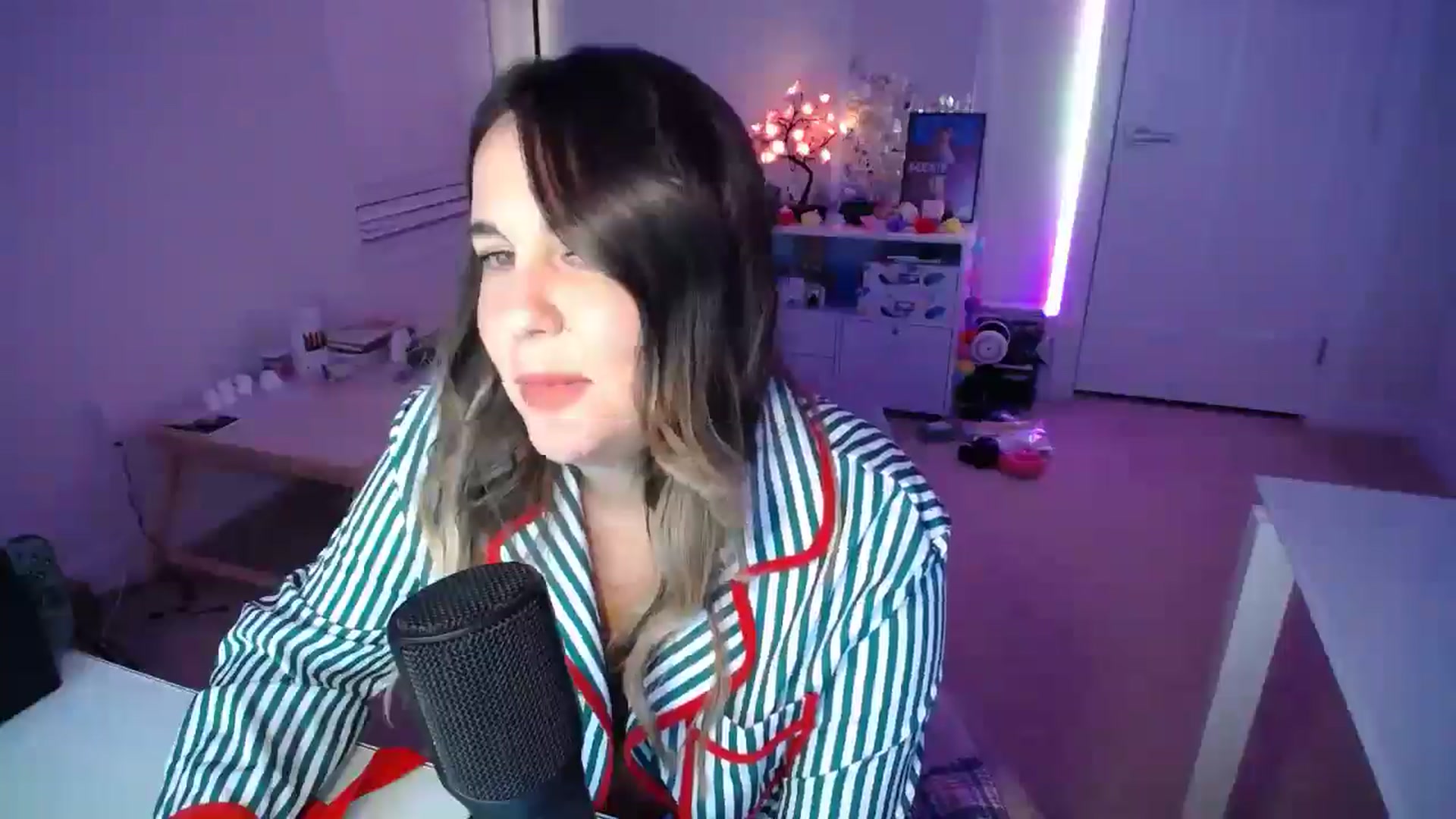 Gallery image thumbnail from Scout's myfreecams stream on, 12/18/2025, 03:48 image 12 of 20