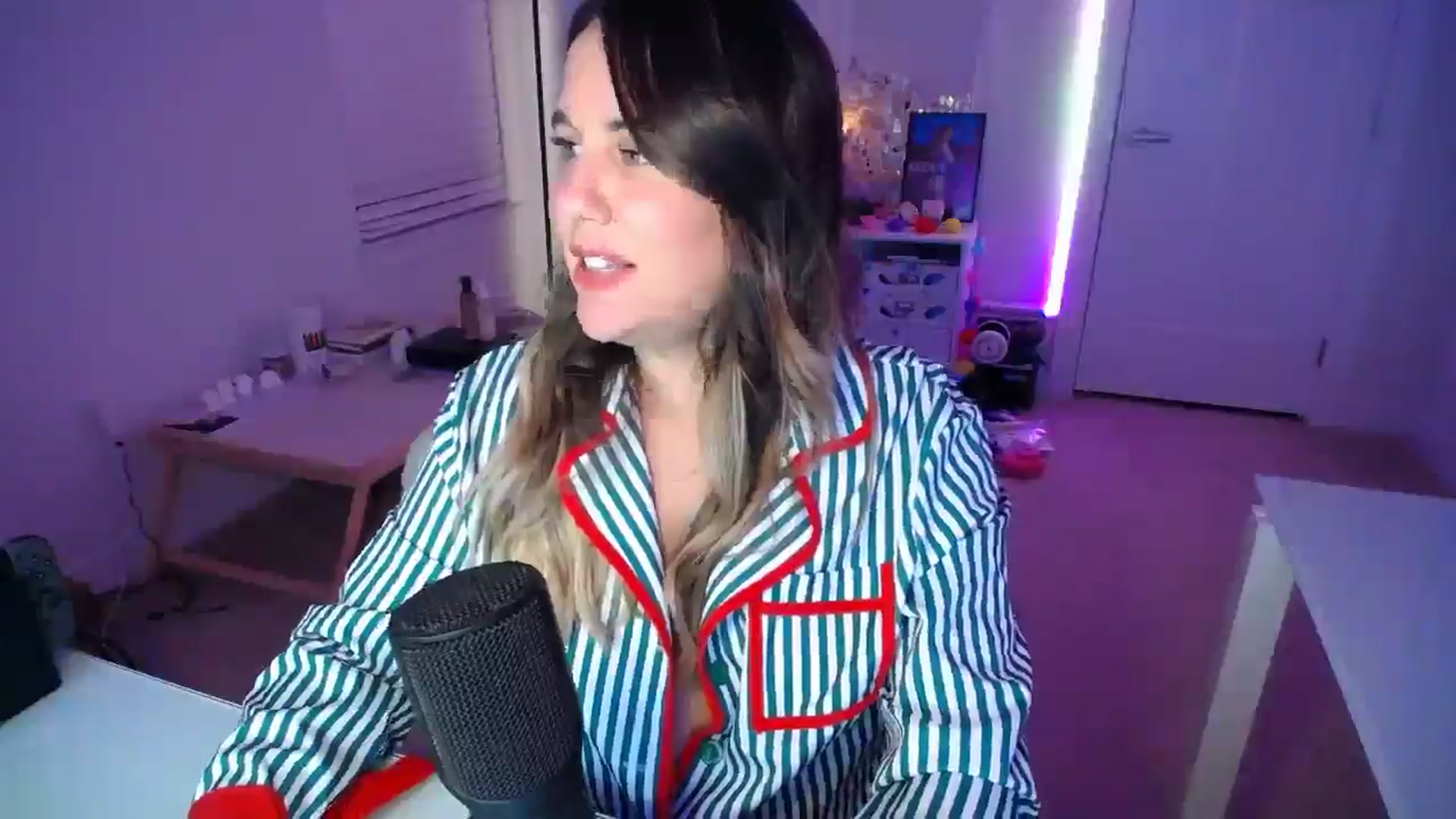Gallery image thumbnail from Scout's myfreecams stream on, 12/18/2025, 03:48 image 11 of 20