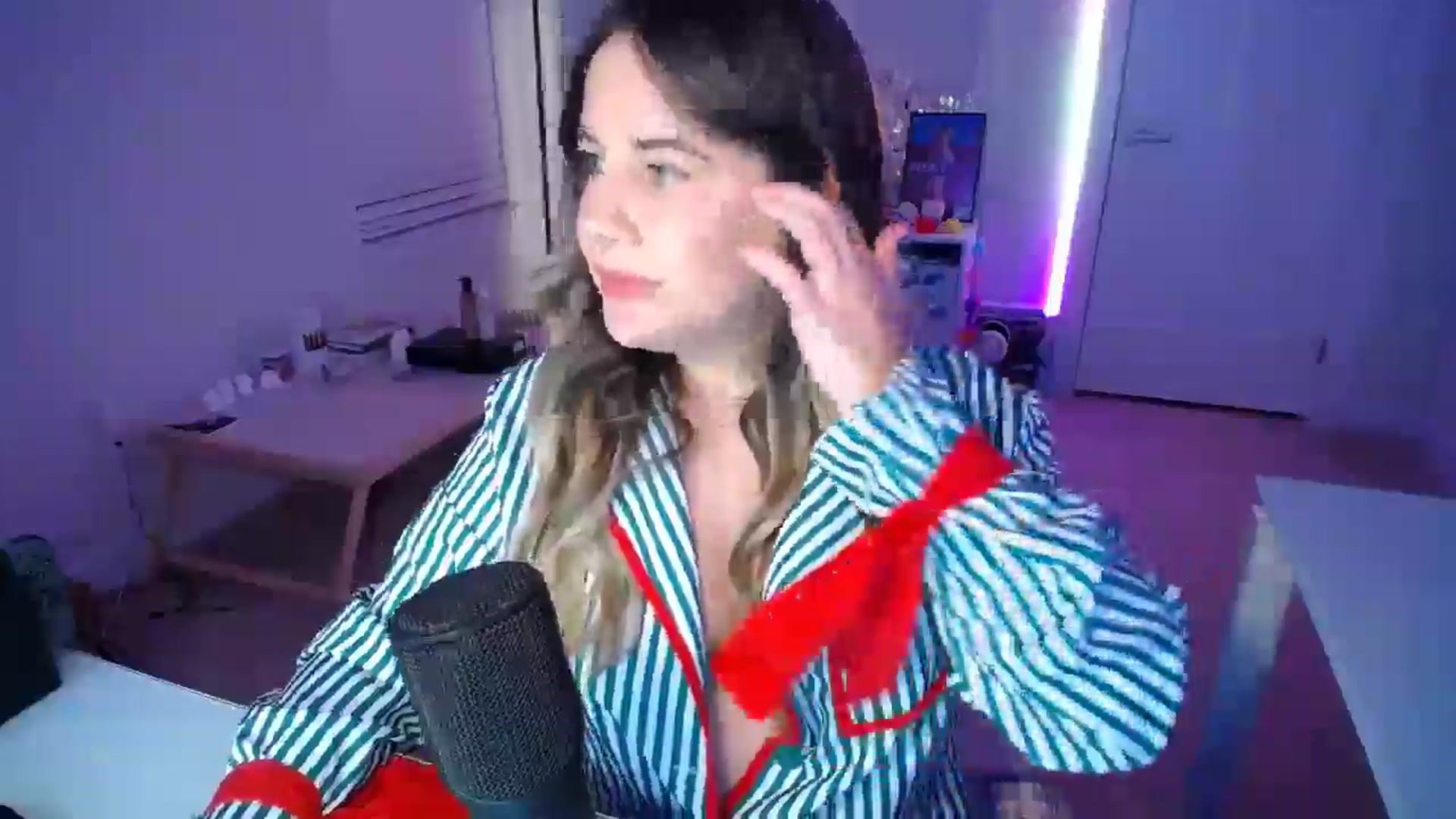 Gallery image thumbnail from Scout's myfreecams stream on, 12/18/2025, 03:48 image 8 of 20