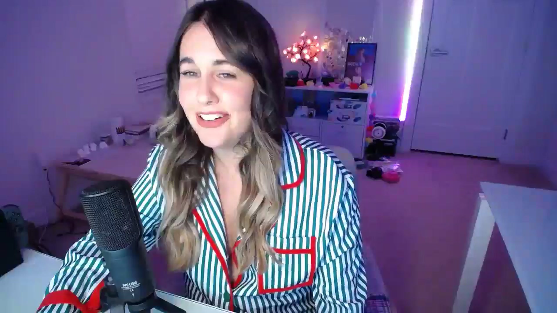 Gallery image thumbnail from Scout's myfreecams stream on, 12/18/2025, 03:48 image 4 of 20