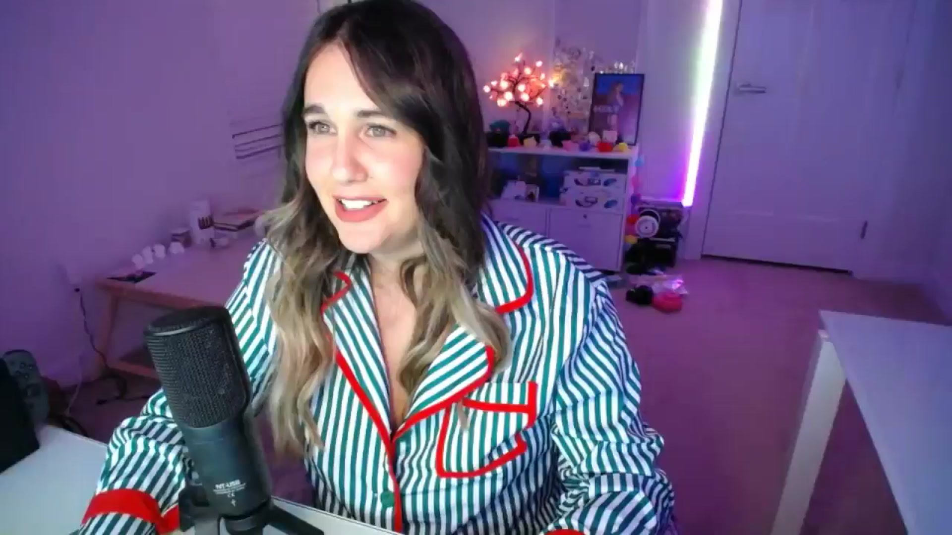 Gallery image thumbnail from Scout's myfreecams stream on, 12/18/2025, 03:48 image 3 of 20