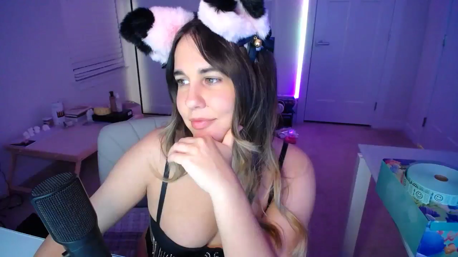 Gallery image thumbnail from Scout's myfreecams stream on, 12/20/2025, 03:52 image 12 of 20