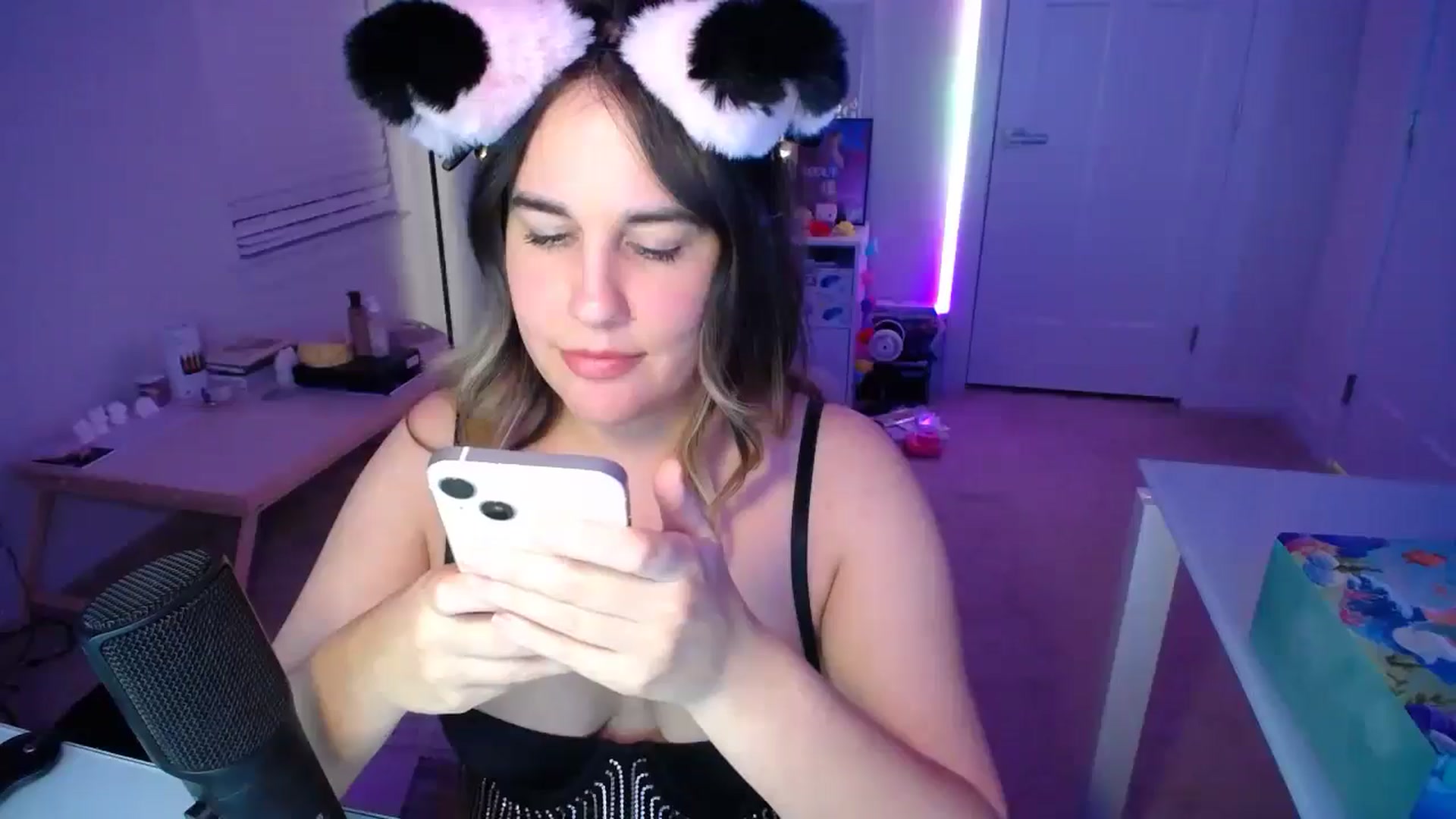 Gallery image thumbnail from Scout's myfreecams stream on, 12/20/2025, 03:52 image 18 of 20