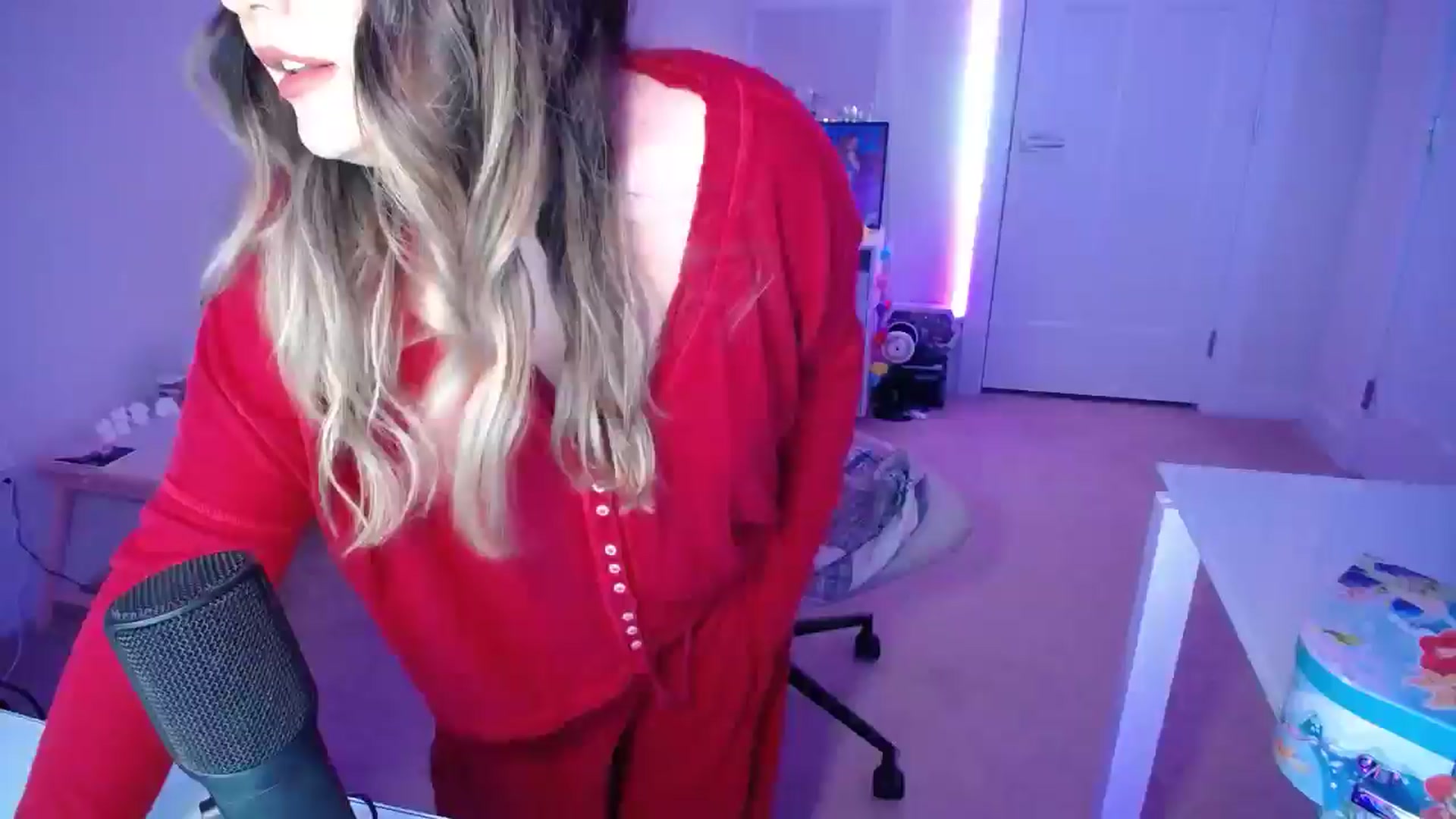 Gallery image thumbnail from Scout's myfreecams stream on, 12/27/2025, 03:51 image 1 of 20