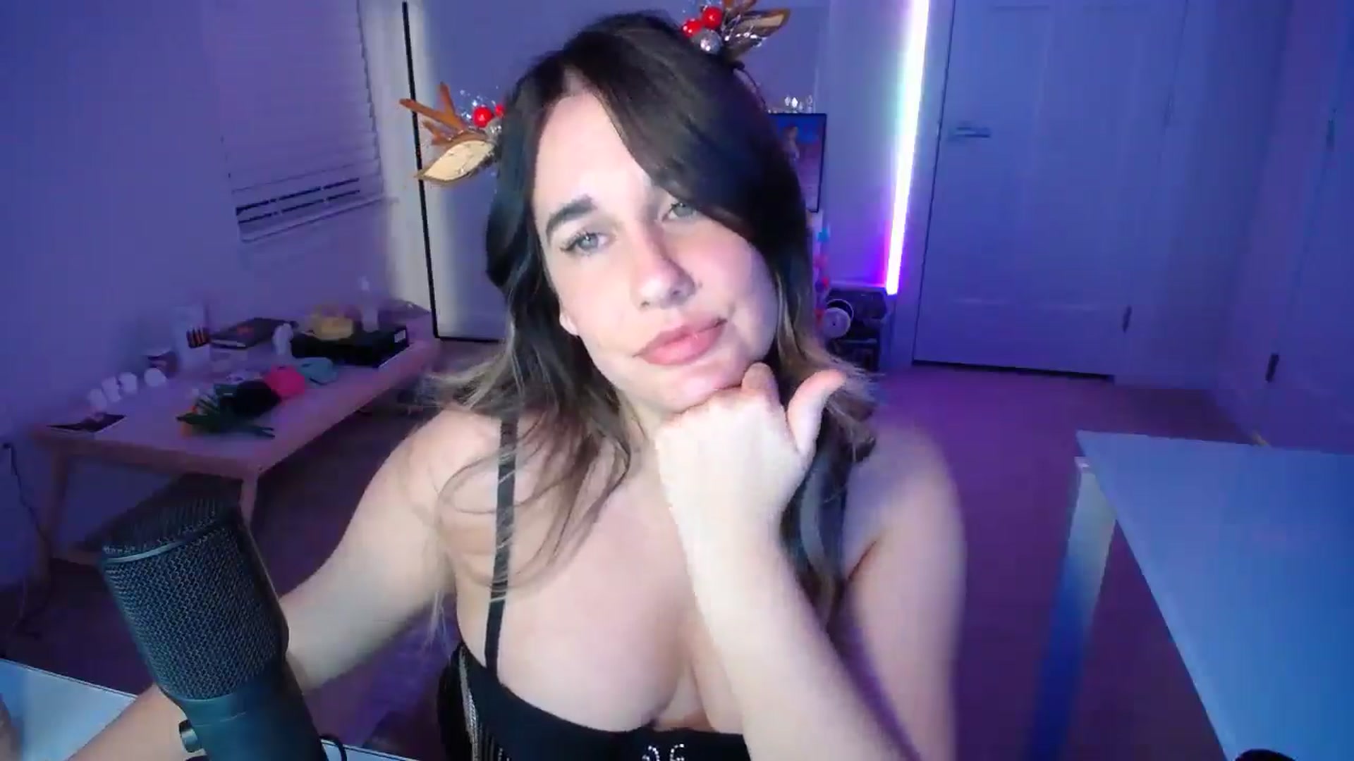 Gallery image thumbnail from Scout's myfreecams stream on, 12/31/2025, 03:31 image 12 of 20