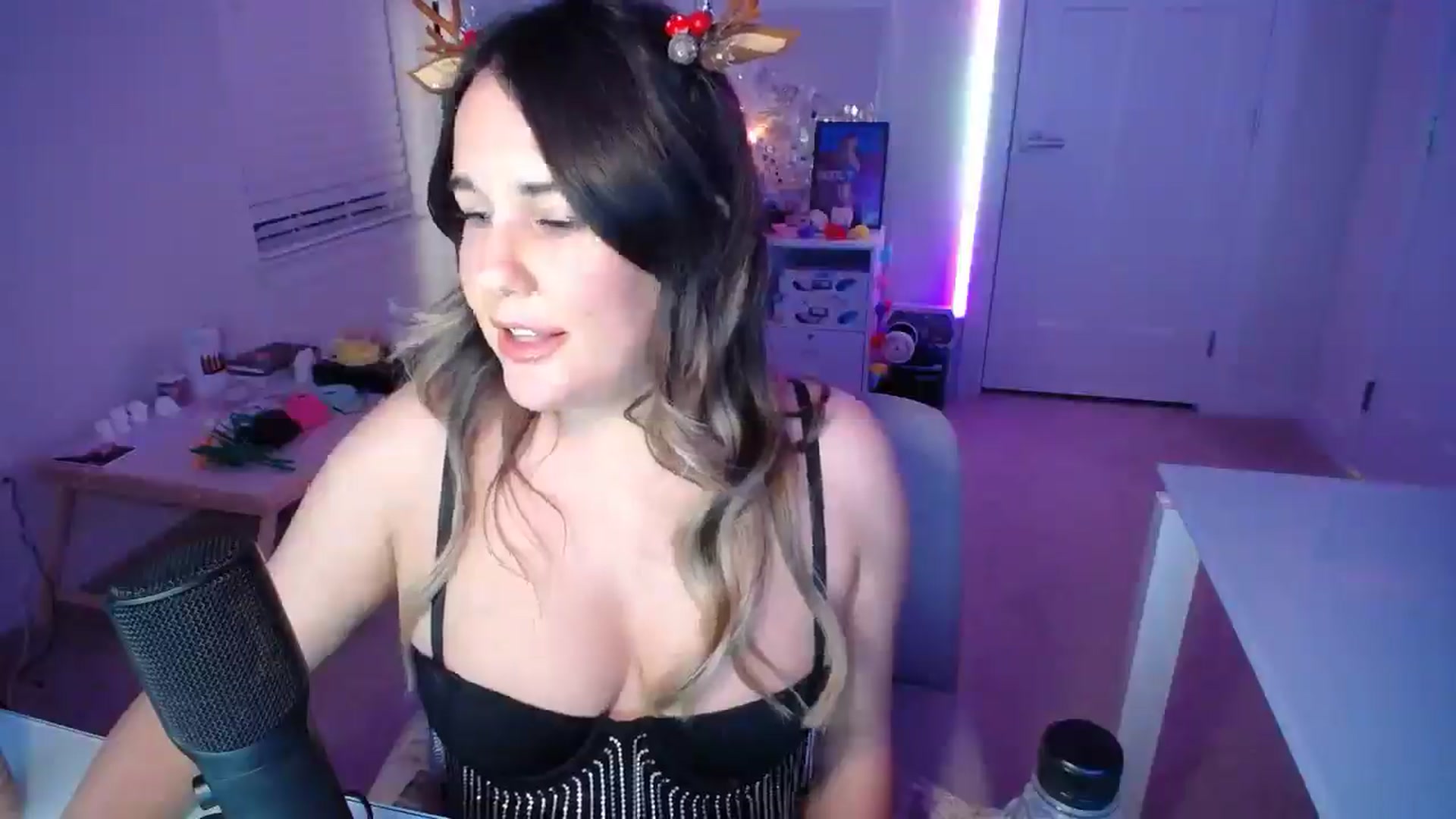 Gallery image thumbnail from Scout's myfreecams stream on, 12/31/2025, 03:31 image 13 of 20