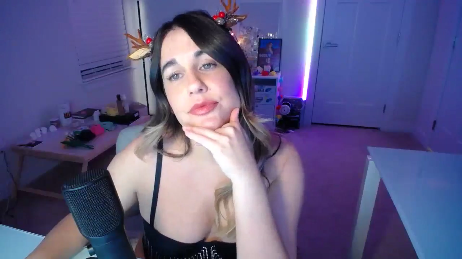 Gallery image thumbnail from Scout's myfreecams stream on, 12/31/2025, 03:31 image 4 of 20