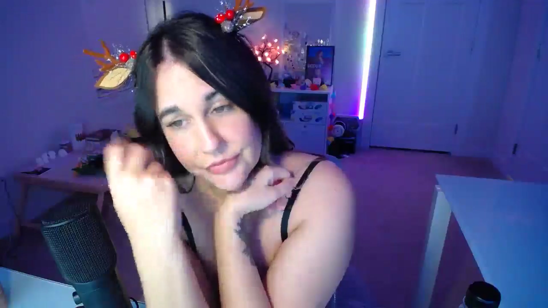 Gallery image thumbnail from Scout's myfreecams stream on, 12/31/2025, 03:31 image 16 of 20