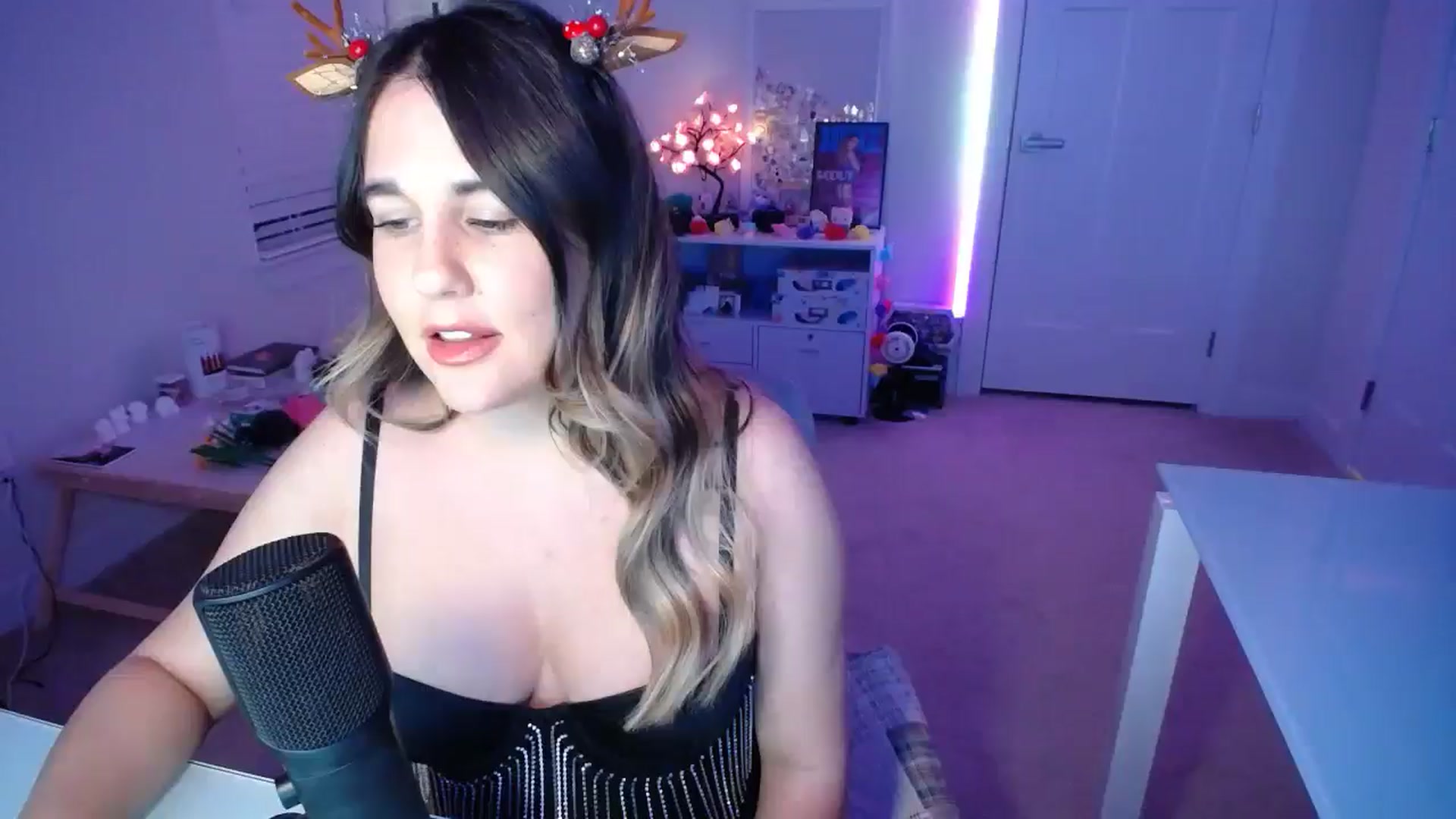 Gallery image thumbnail from Scout's myfreecams stream on, 12/31/2025, 03:31 image 3 of 20