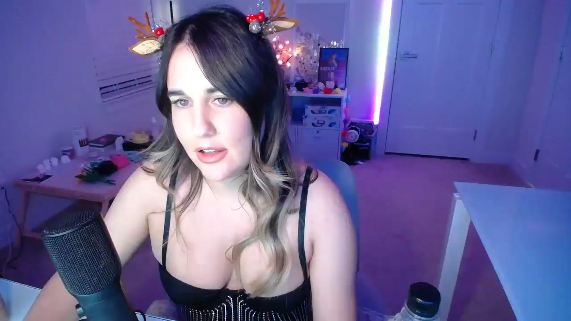 Gallery image thumbnail from Scout's myfreecams stream on, 12/31/2025, 03:31 image 14 of 20