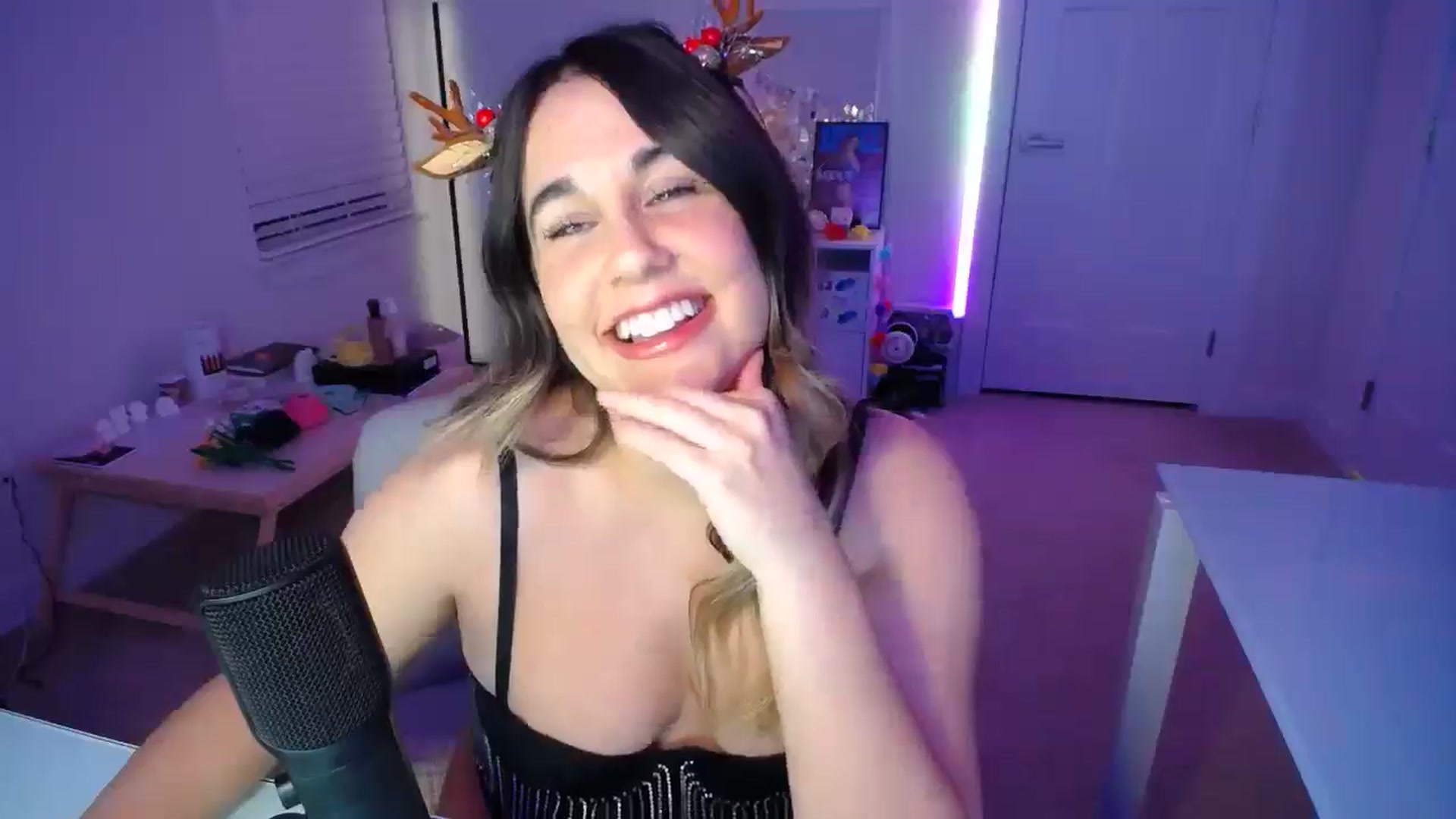 Gallery image thumbnail from Scout's myfreecams stream on, 12/31/2025, 03:31 image 2 of 20