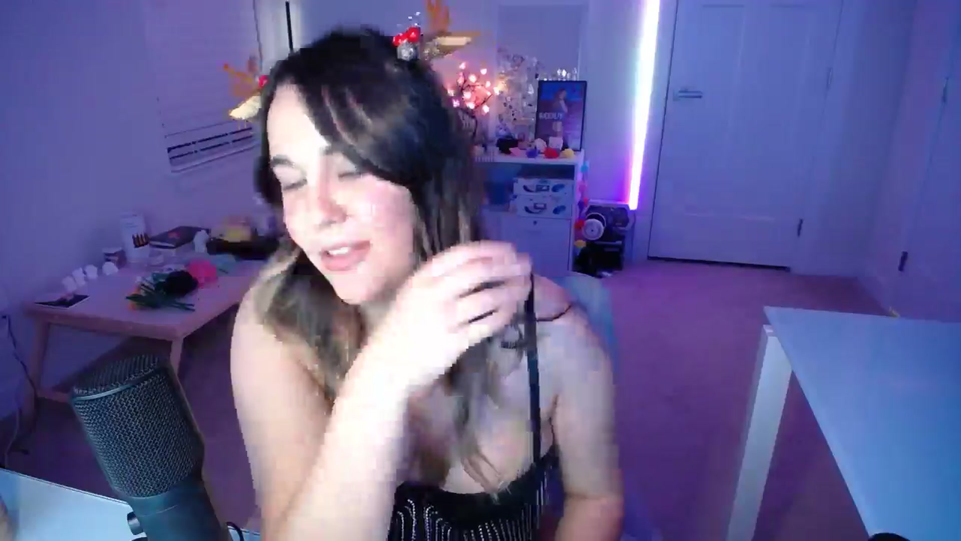 Gallery image thumbnail from Scout's myfreecams stream on, 12/31/2025, 03:31 image 15 of 20